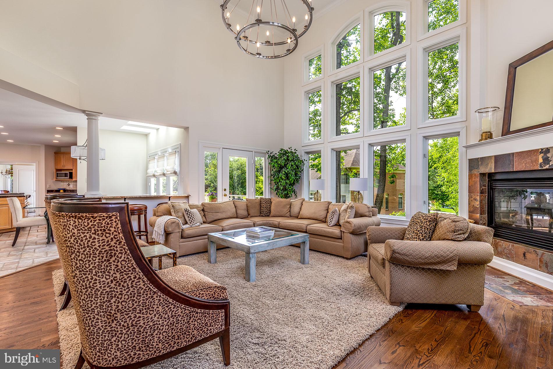 ELGIN MANOR - Residential