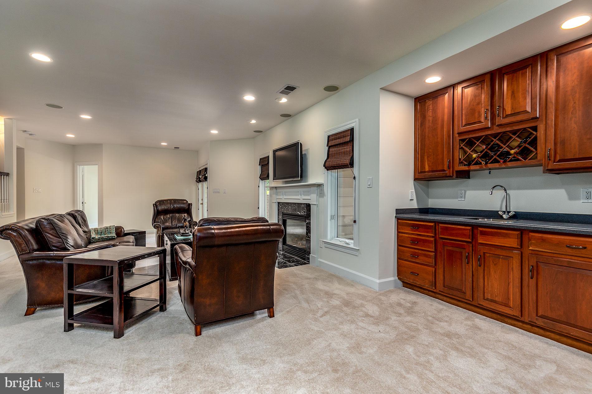 ELGIN MANOR - Residential