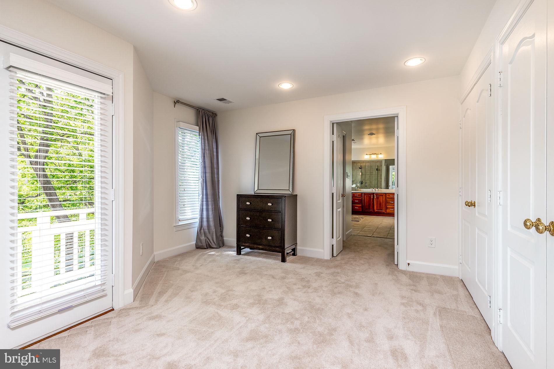 ELGIN MANOR - Residential