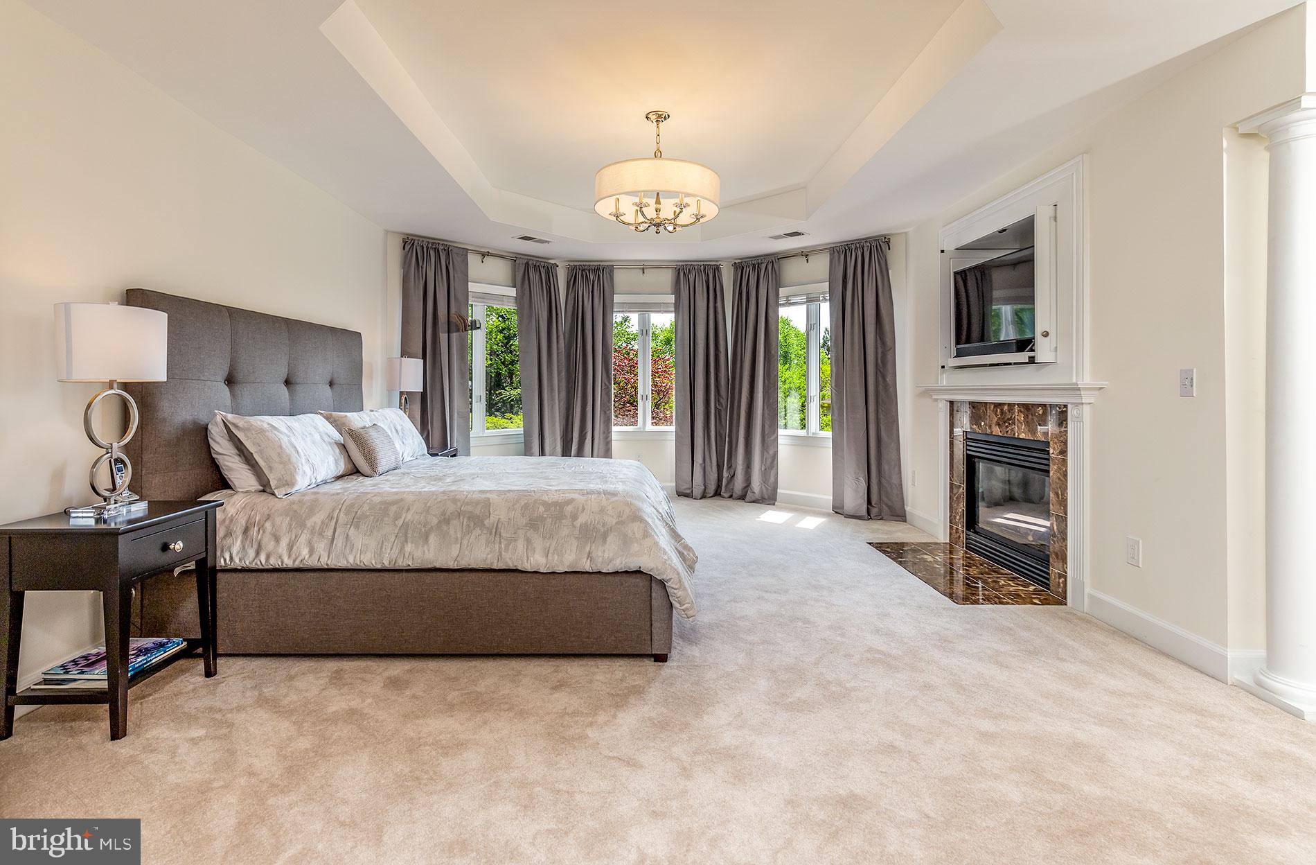 ELGIN MANOR - Residential