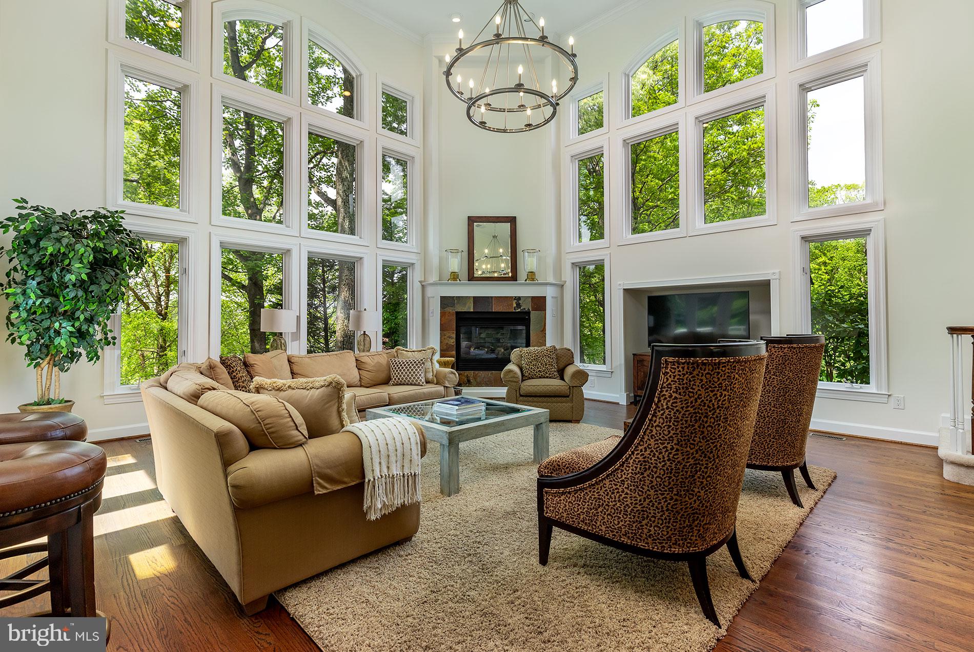 ELGIN MANOR - Residential