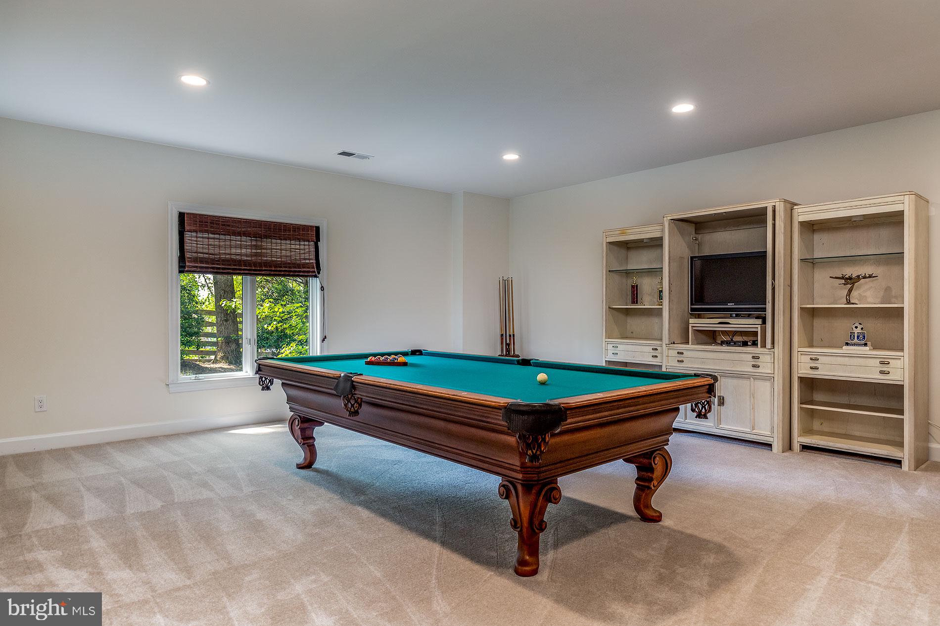 ELGIN MANOR - Residential