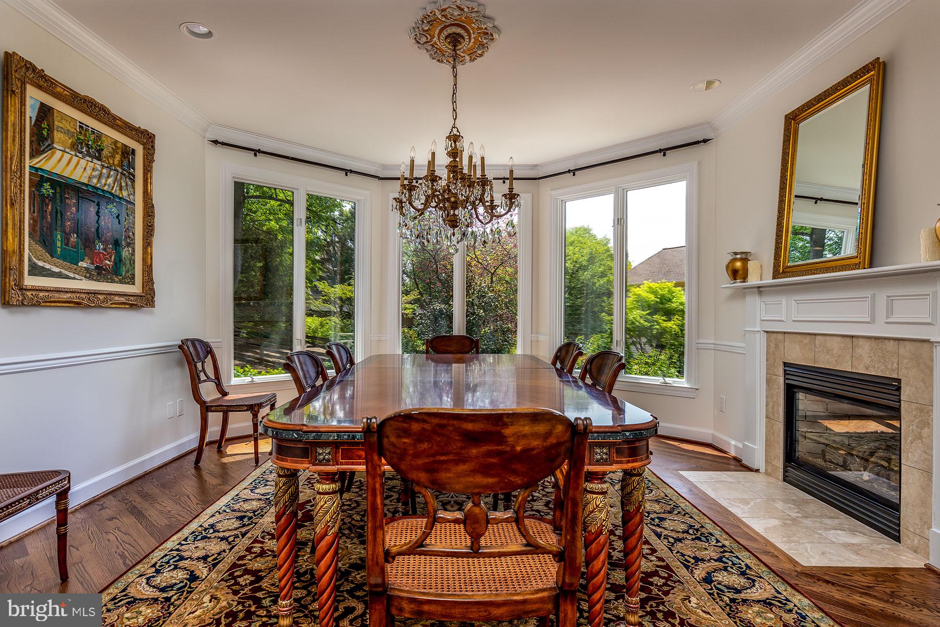 ELGIN MANOR - Residential