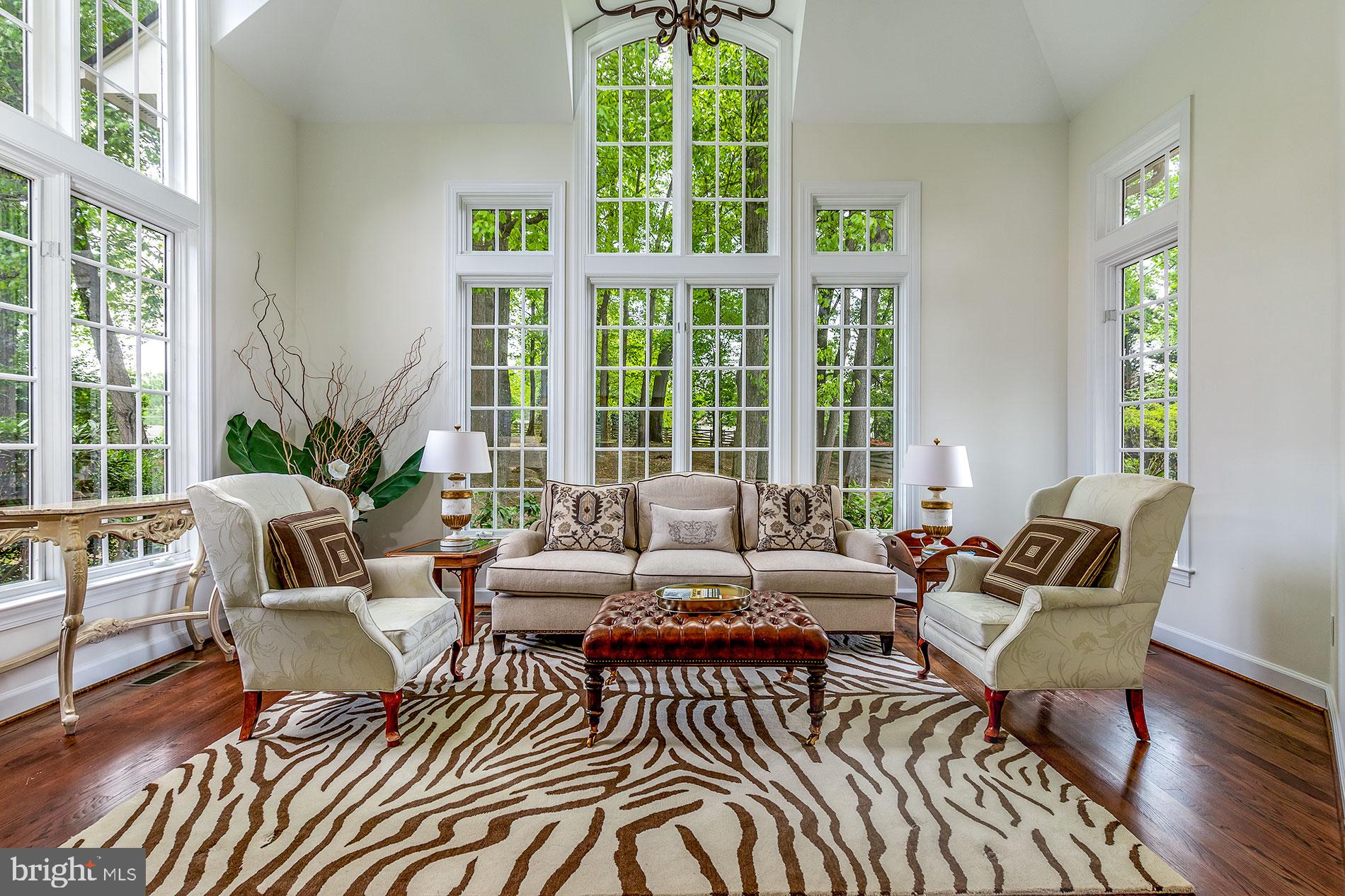 ELGIN MANOR - Residential