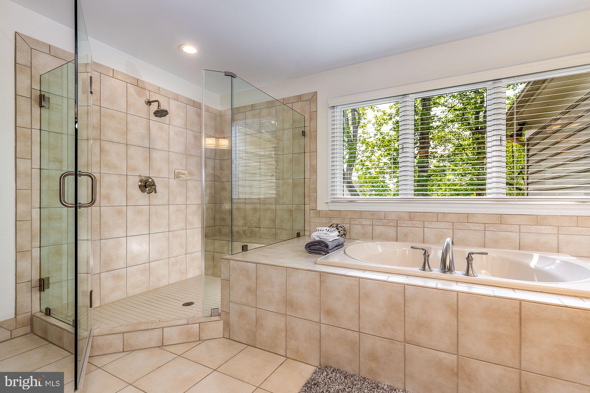 ELGIN MANOR - Residential