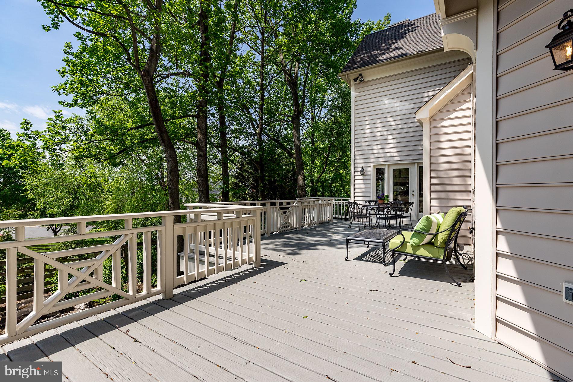 ELGIN MANOR - Residential