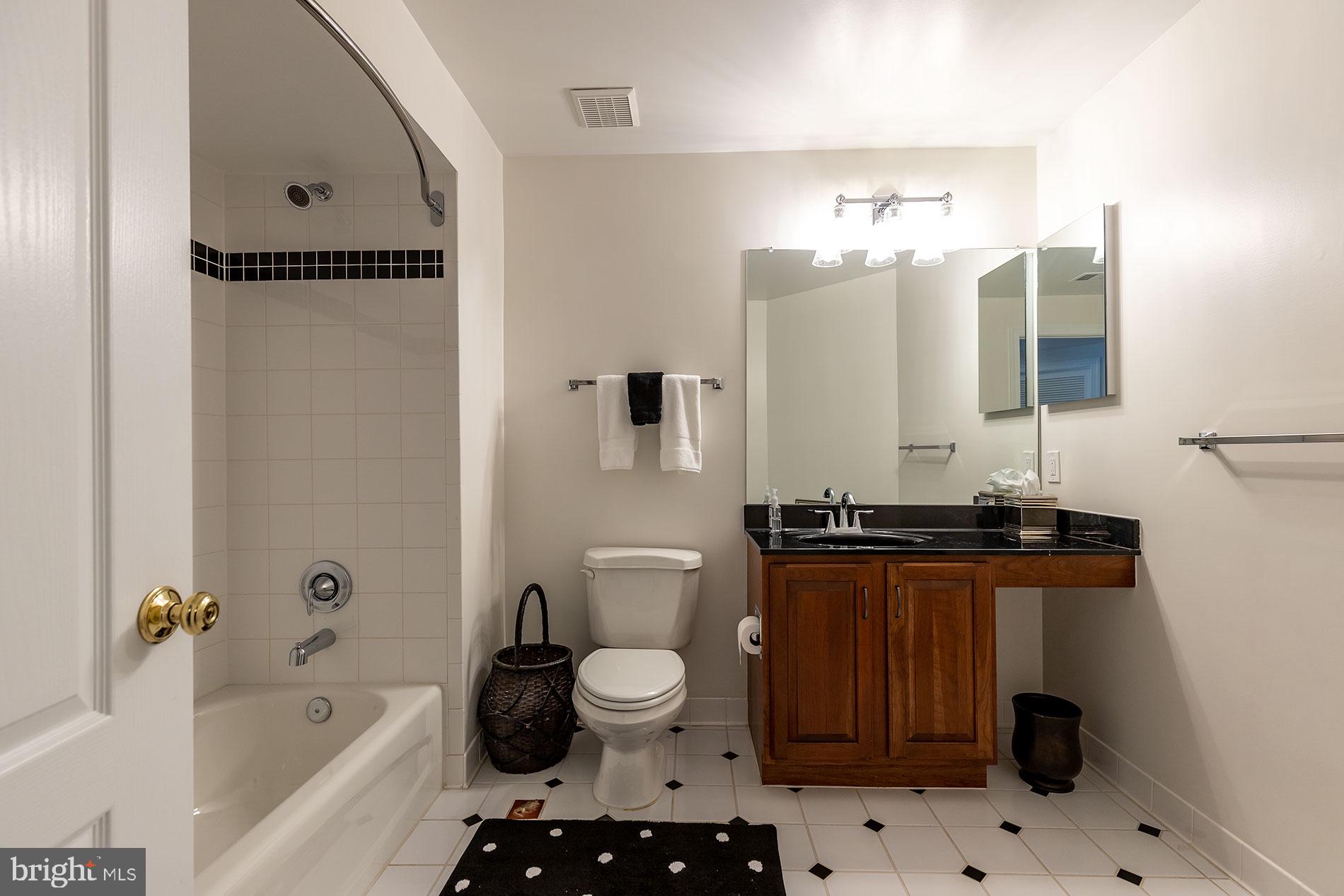 ELGIN MANOR - Residential