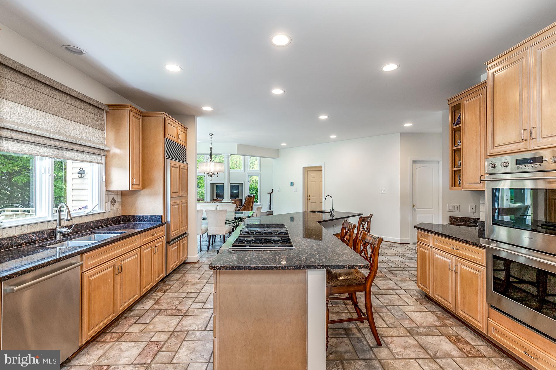 ELGIN MANOR - Residential