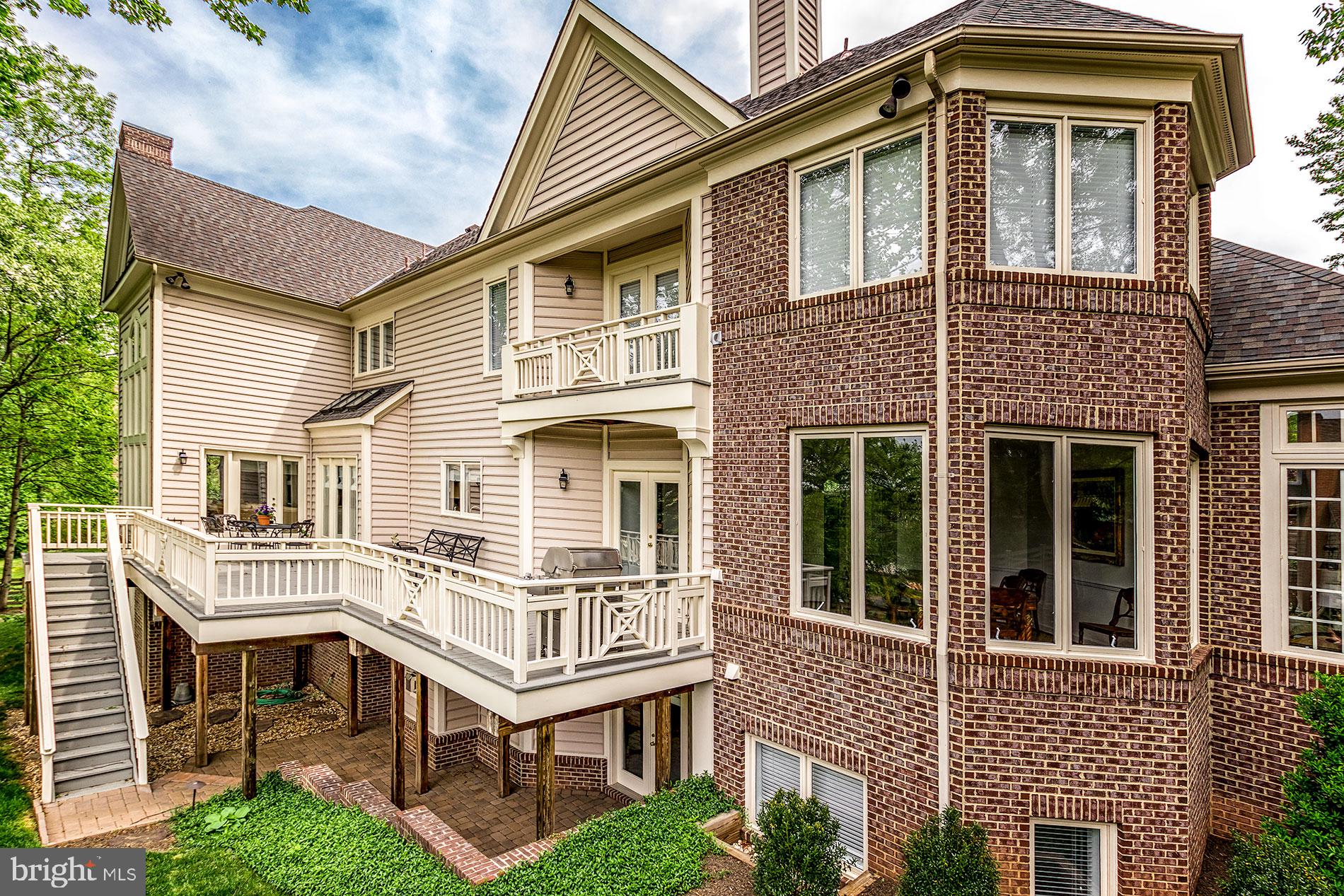 ELGIN MANOR - Residential