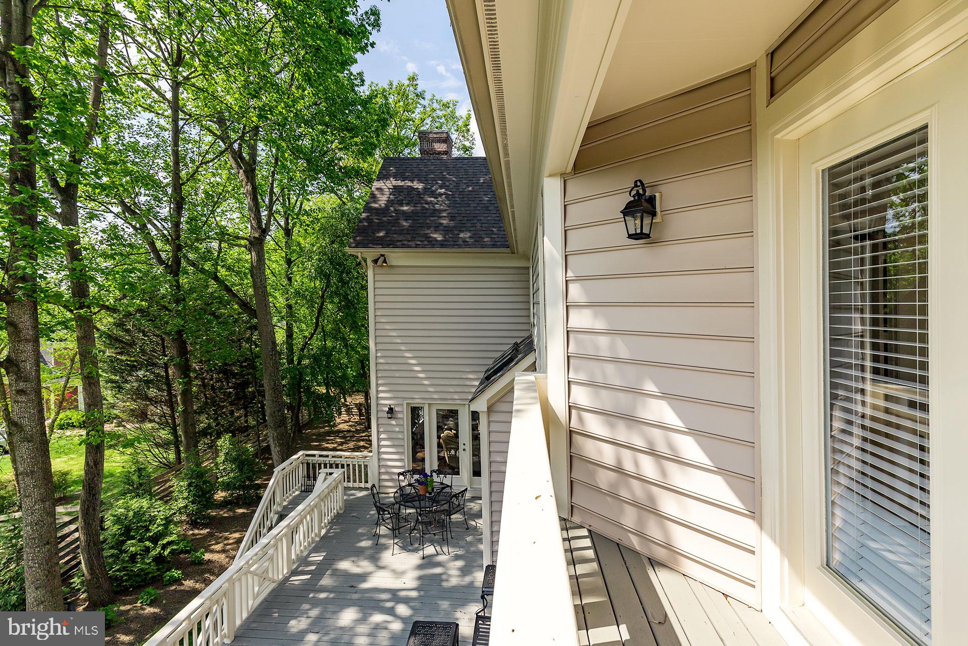 ELGIN MANOR - Residential