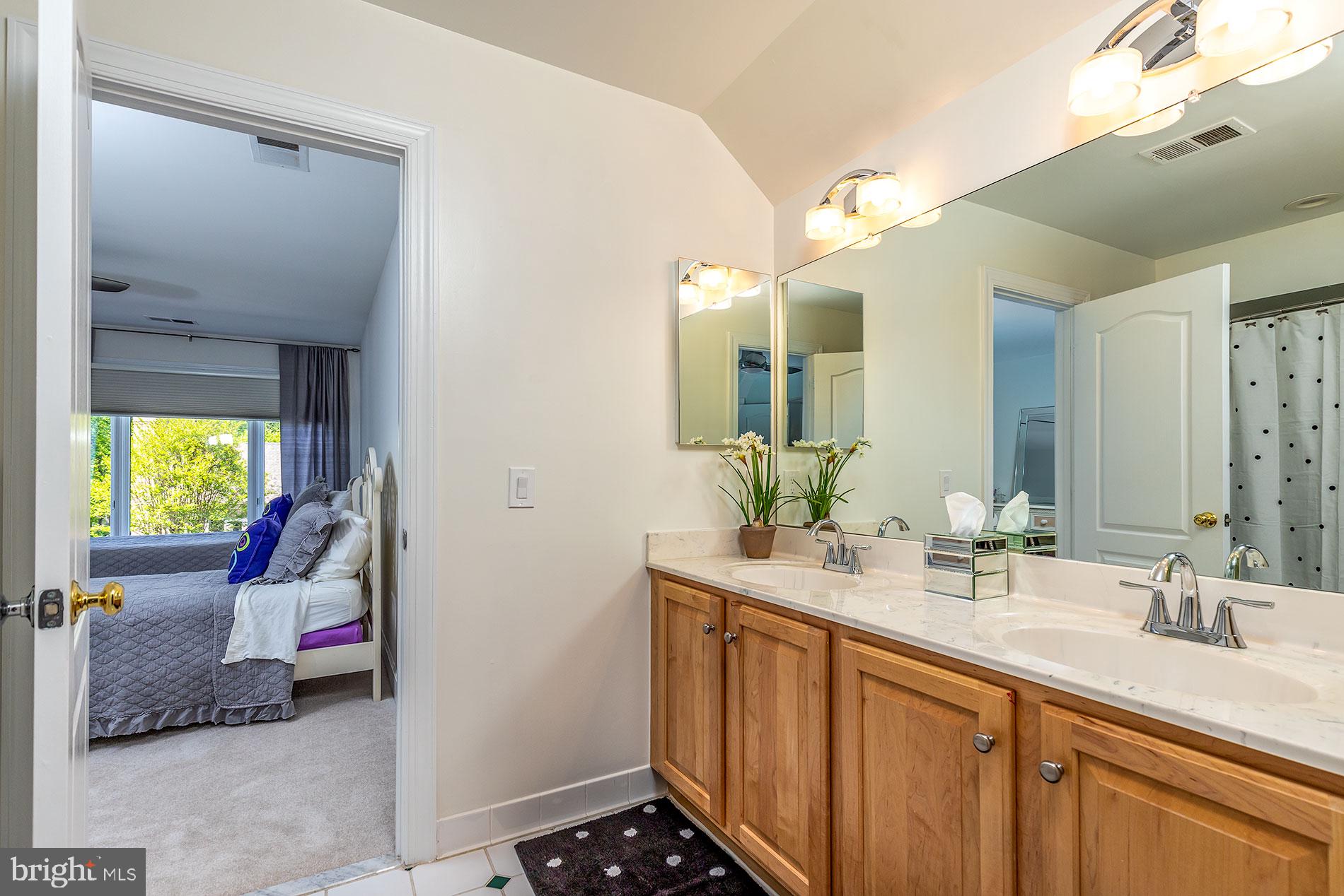 ELGIN MANOR - Residential