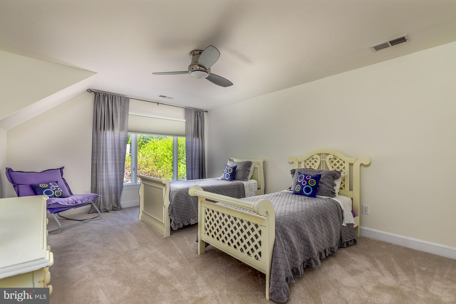 ELGIN MANOR - Residential