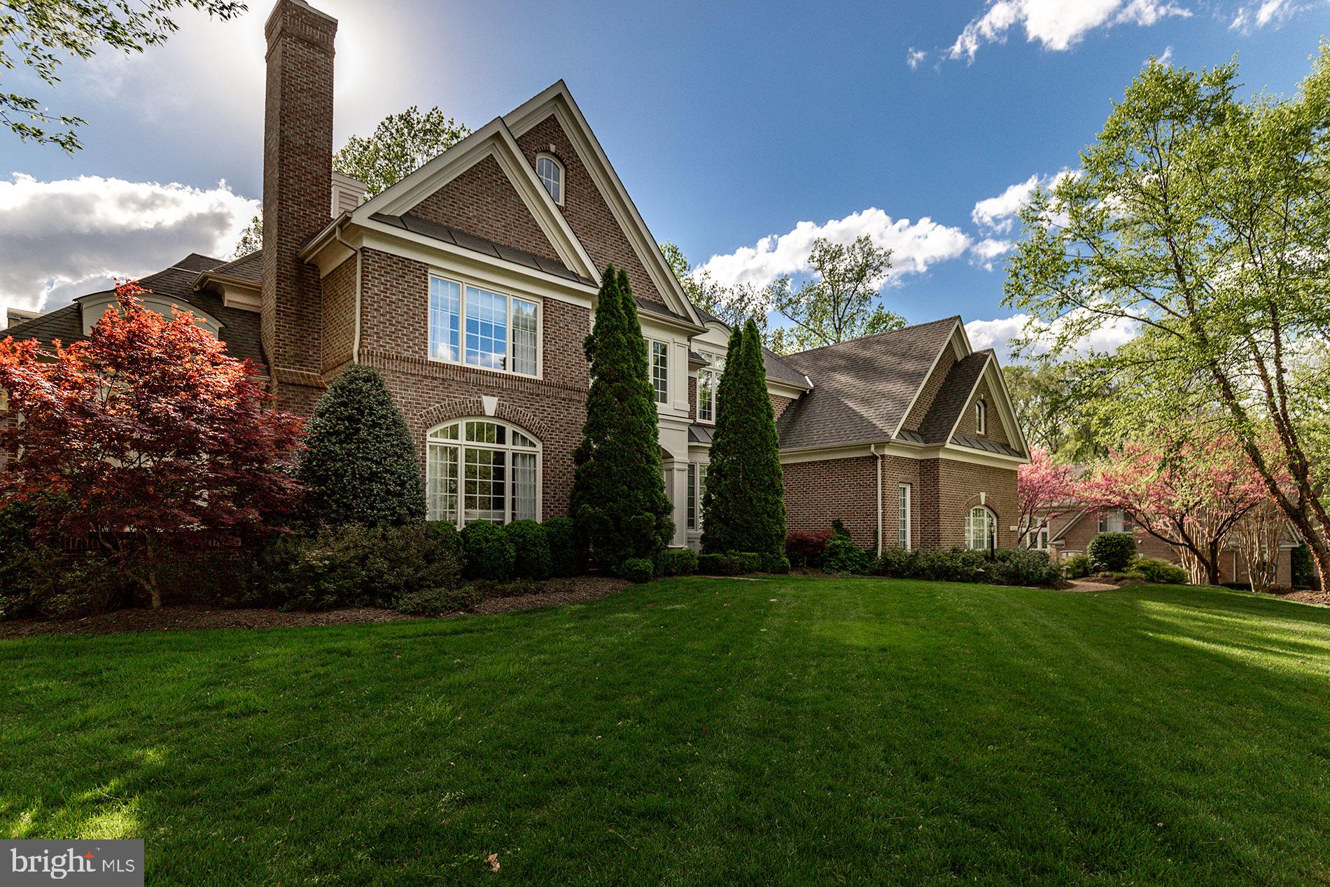 ELGIN MANOR - Residential