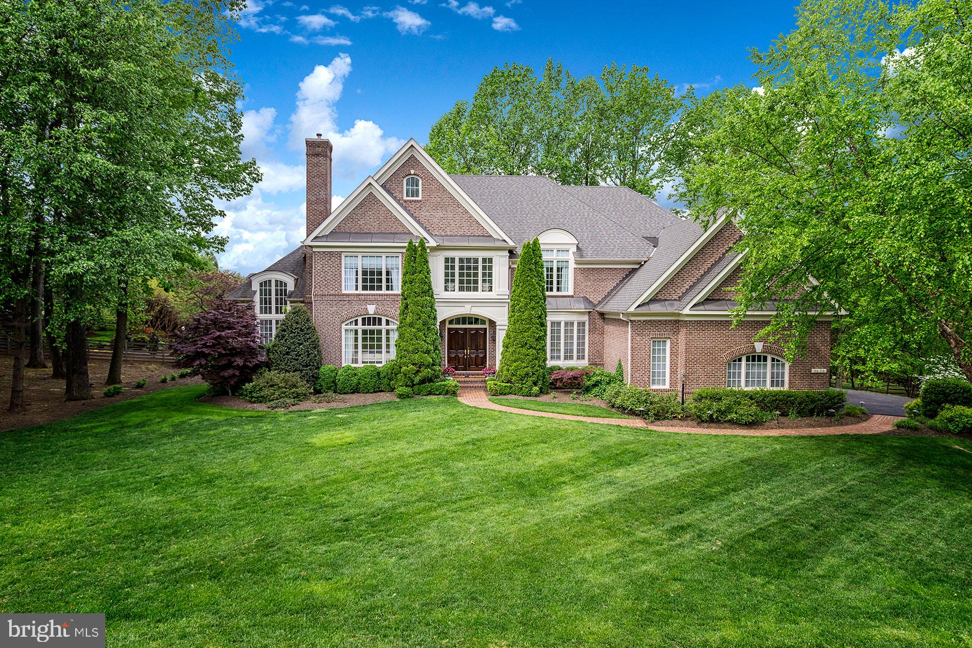 ELGIN MANOR - Residential