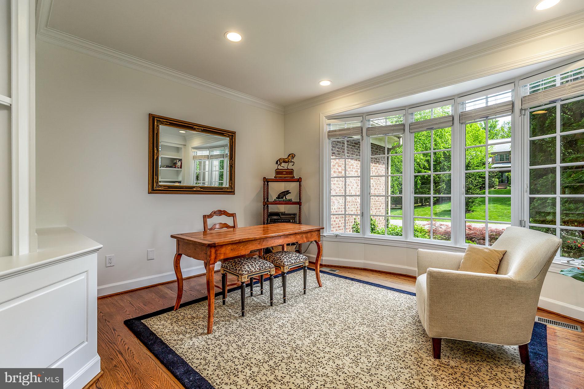 ELGIN MANOR - Residential