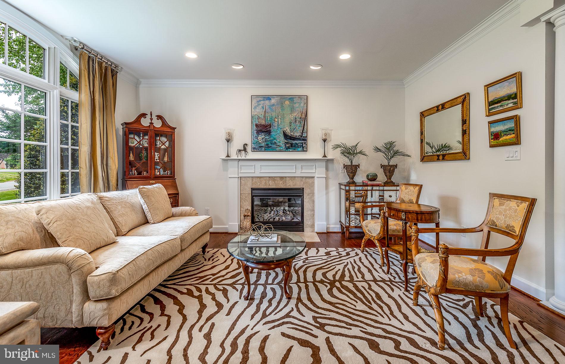 ELGIN MANOR - Residential