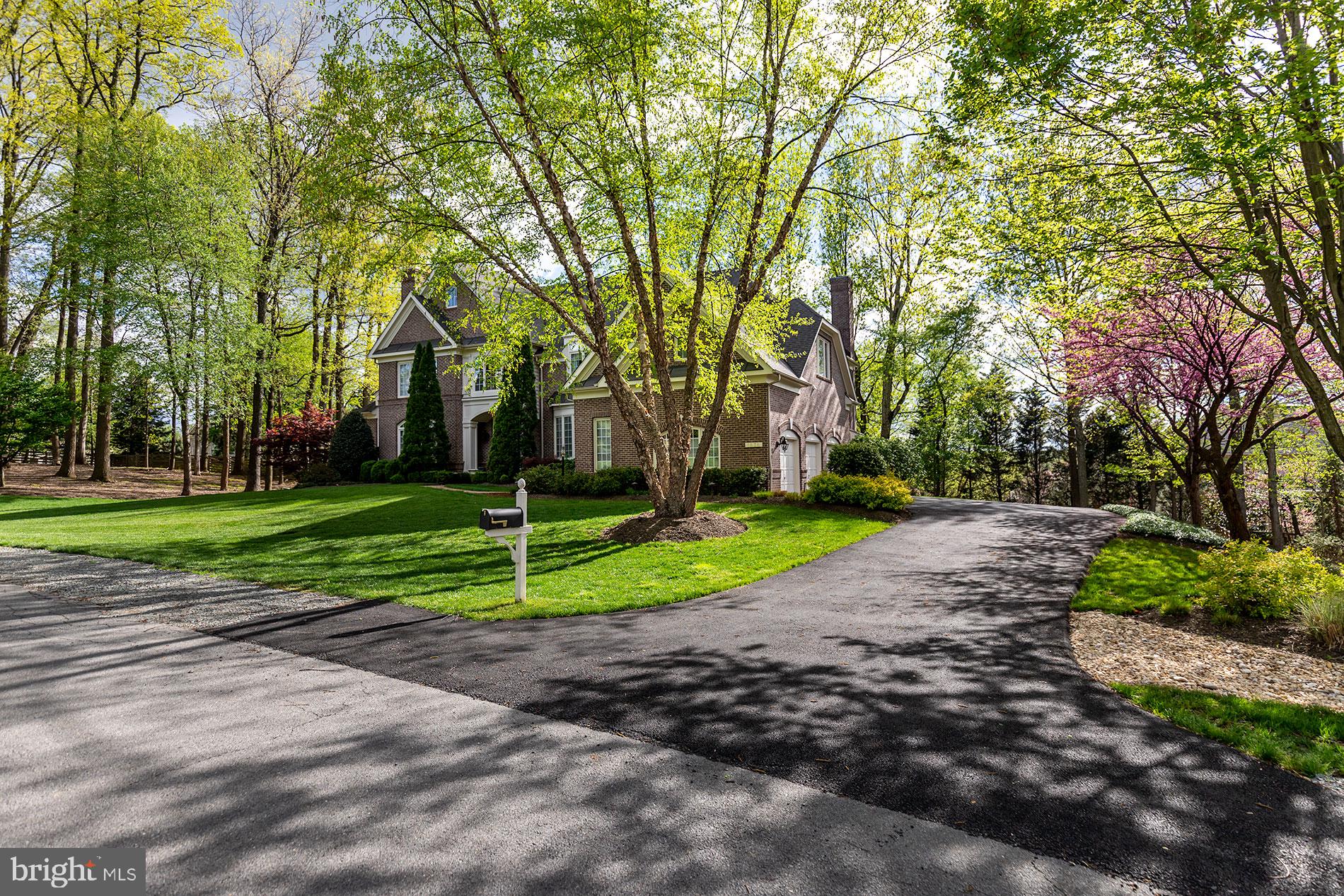 ELGIN MANOR - Residential