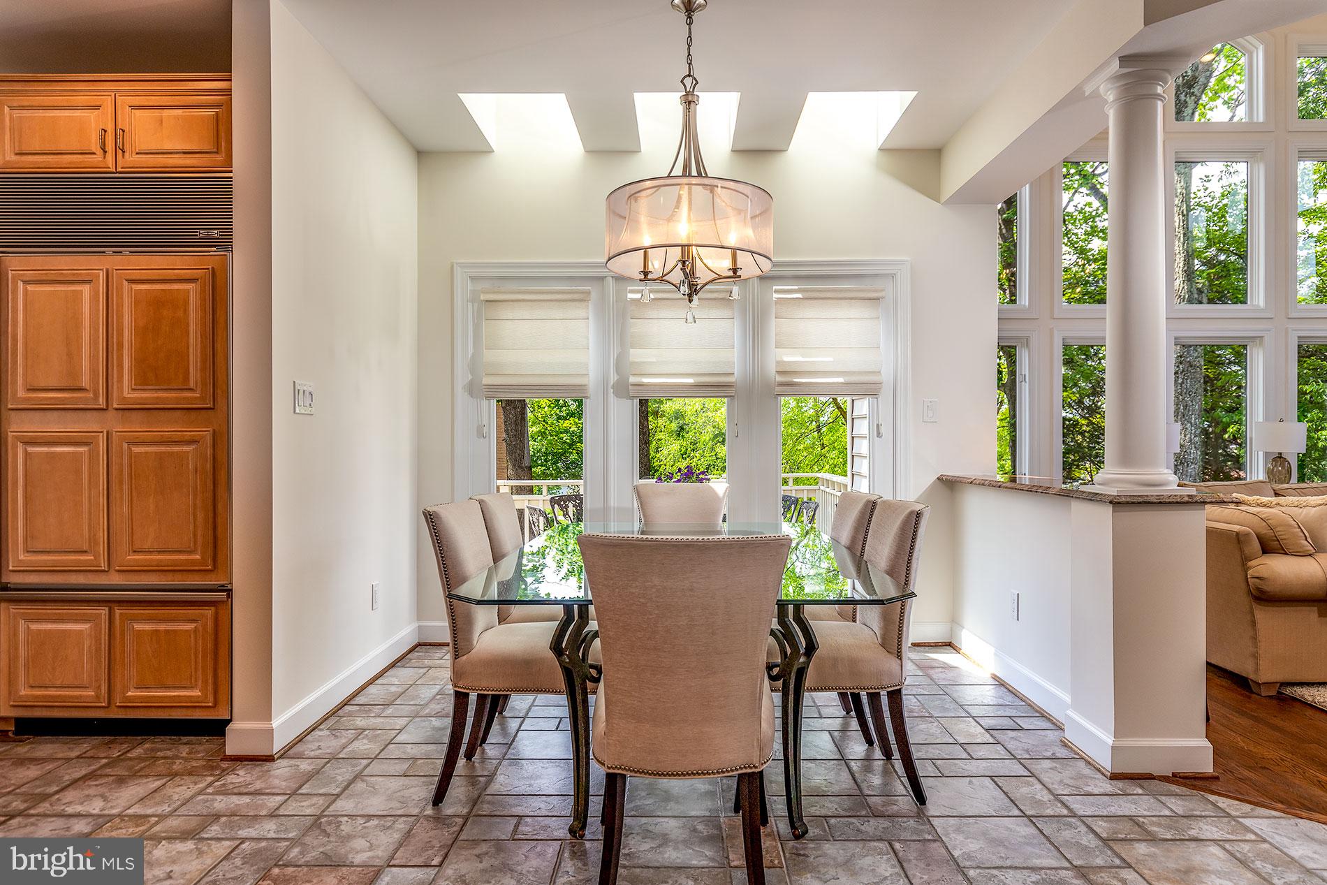 ELGIN MANOR - Residential