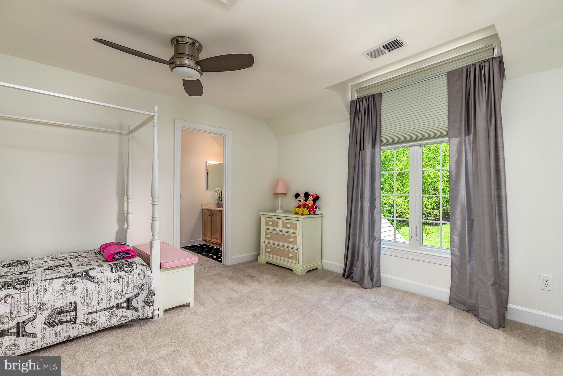 ELGIN MANOR - Residential