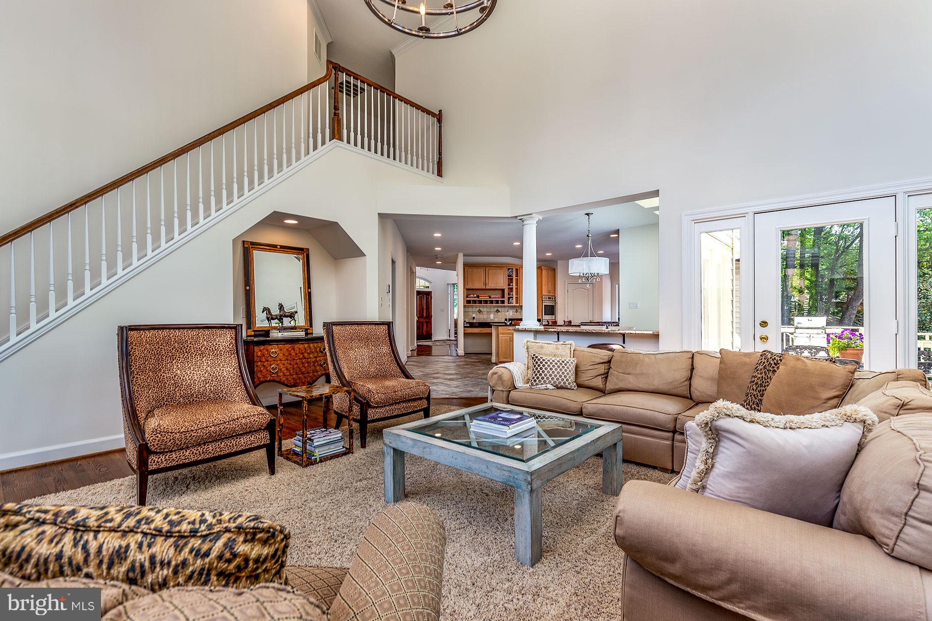 ELGIN MANOR - Residential