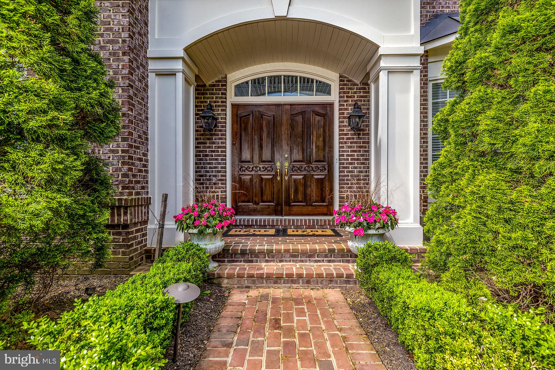 ELGIN MANOR - Residential