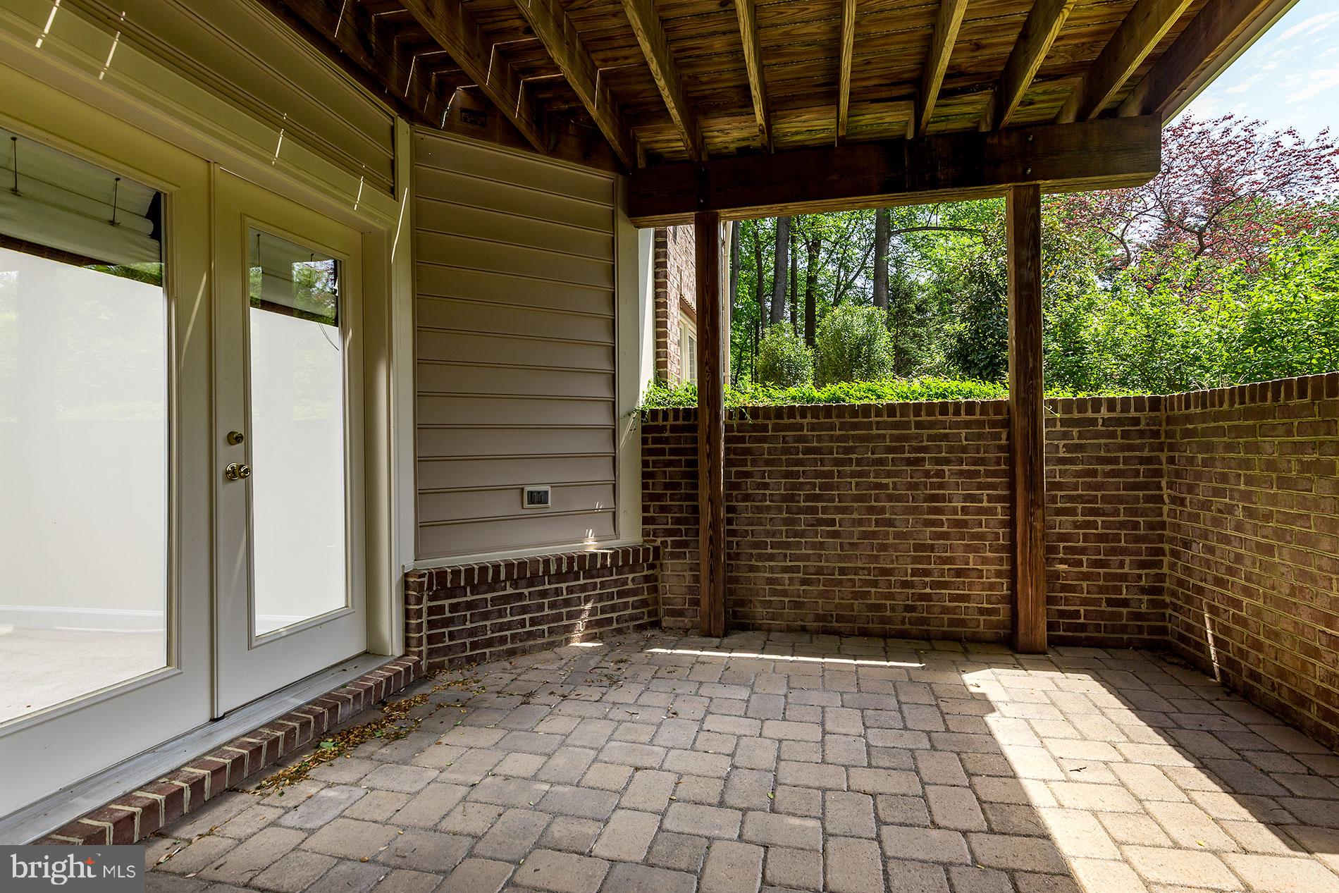 ELGIN MANOR - Residential