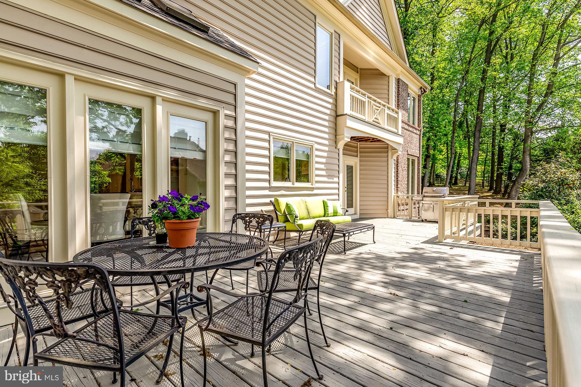 ELGIN MANOR - Residential