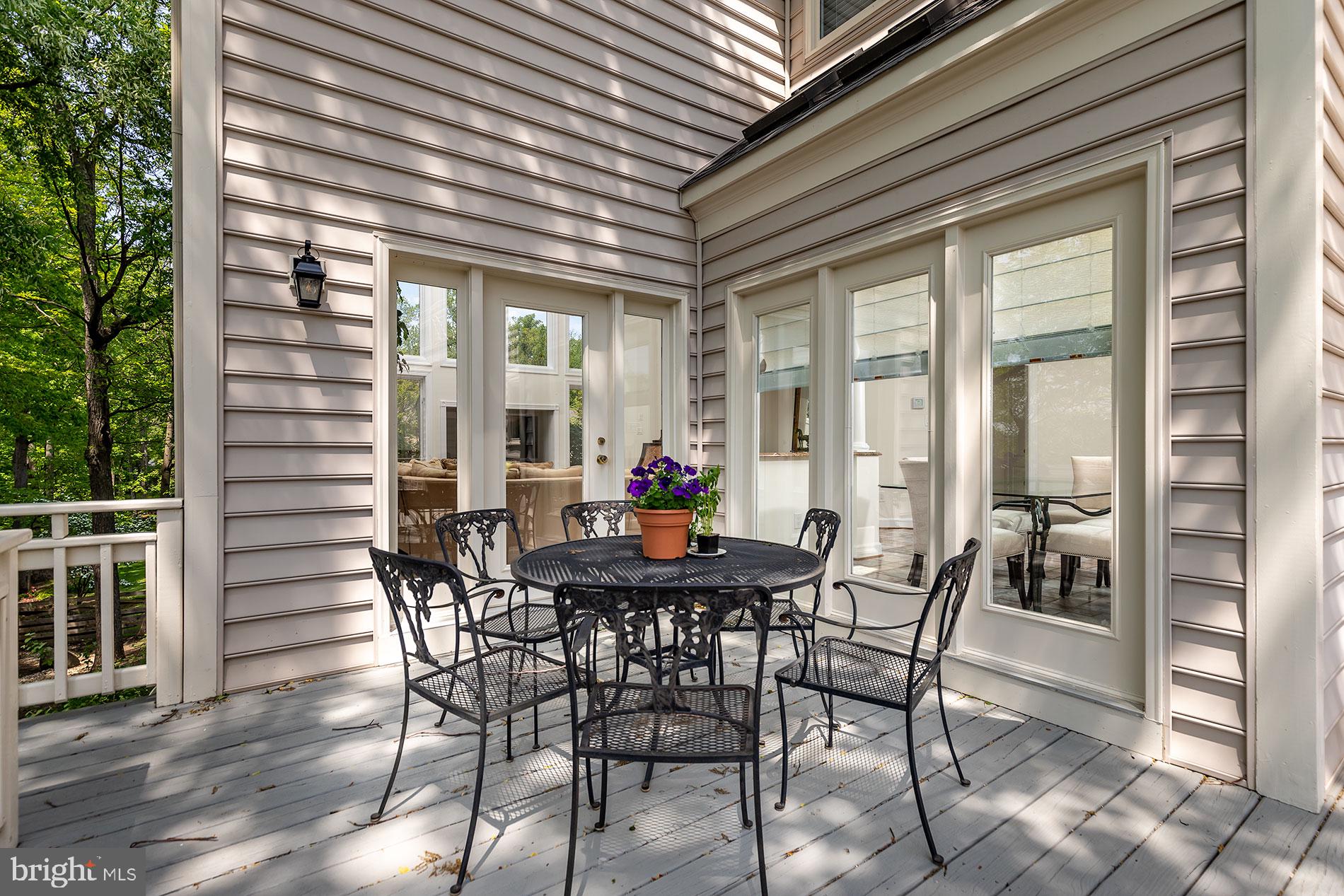 ELGIN MANOR - Residential