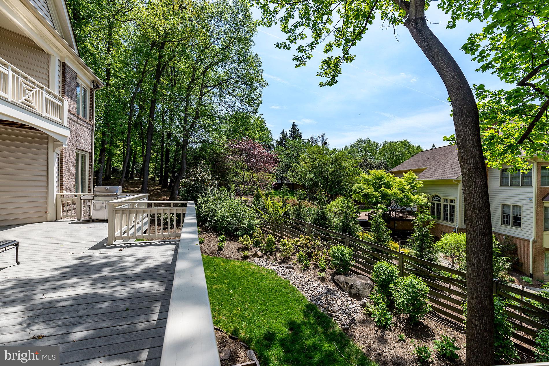 ELGIN MANOR - Residential