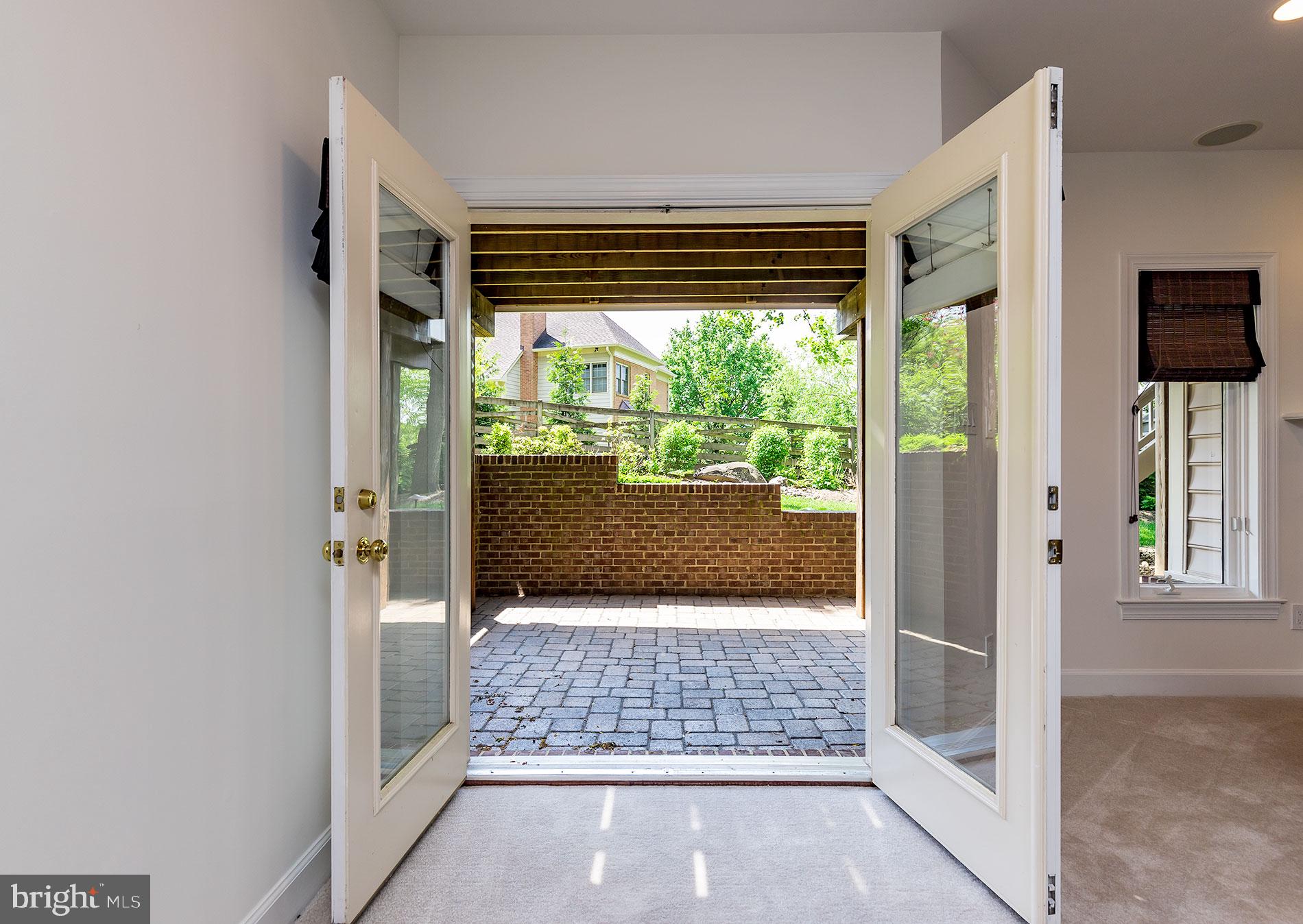 ELGIN MANOR - Residential