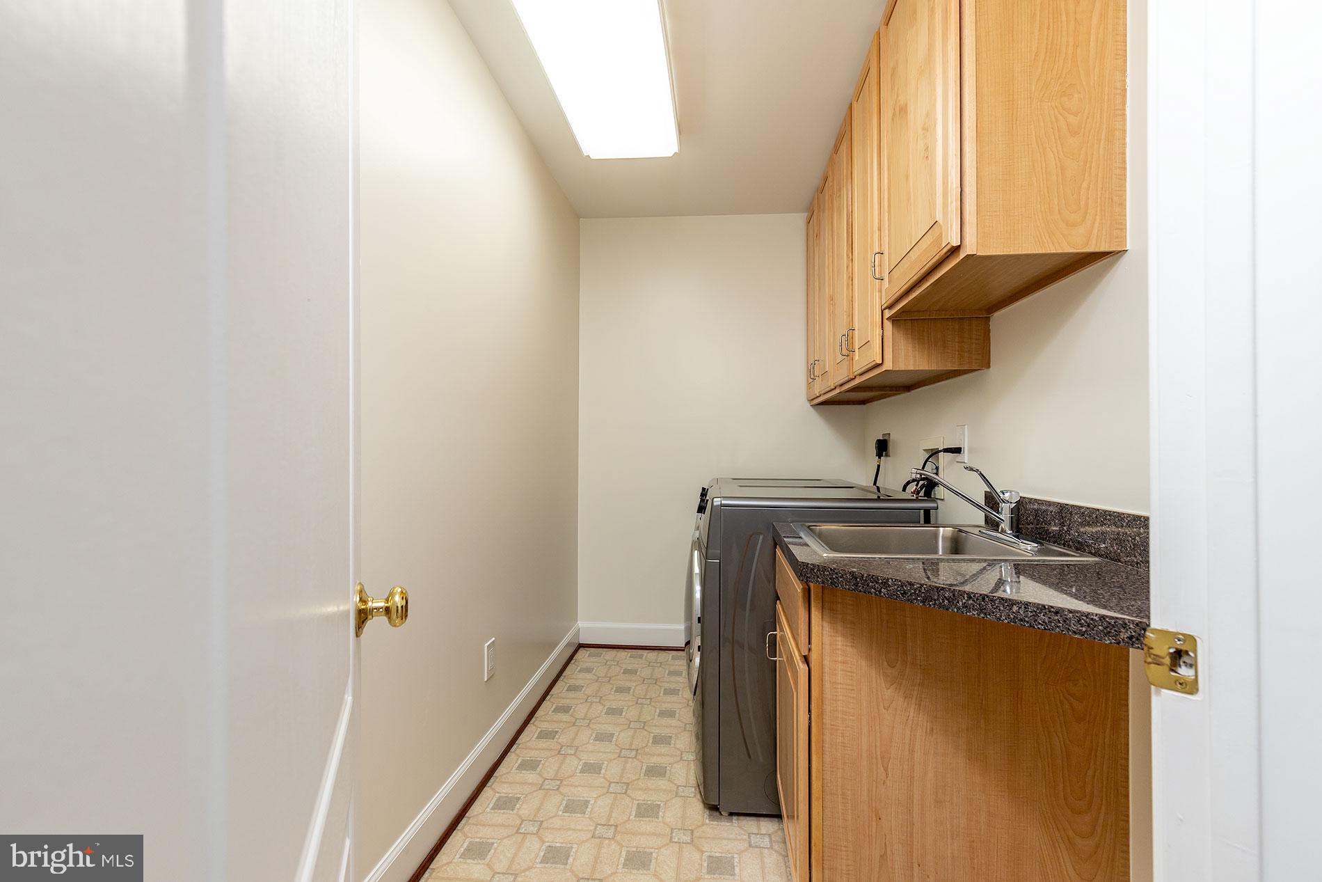 ELGIN MANOR - Residential