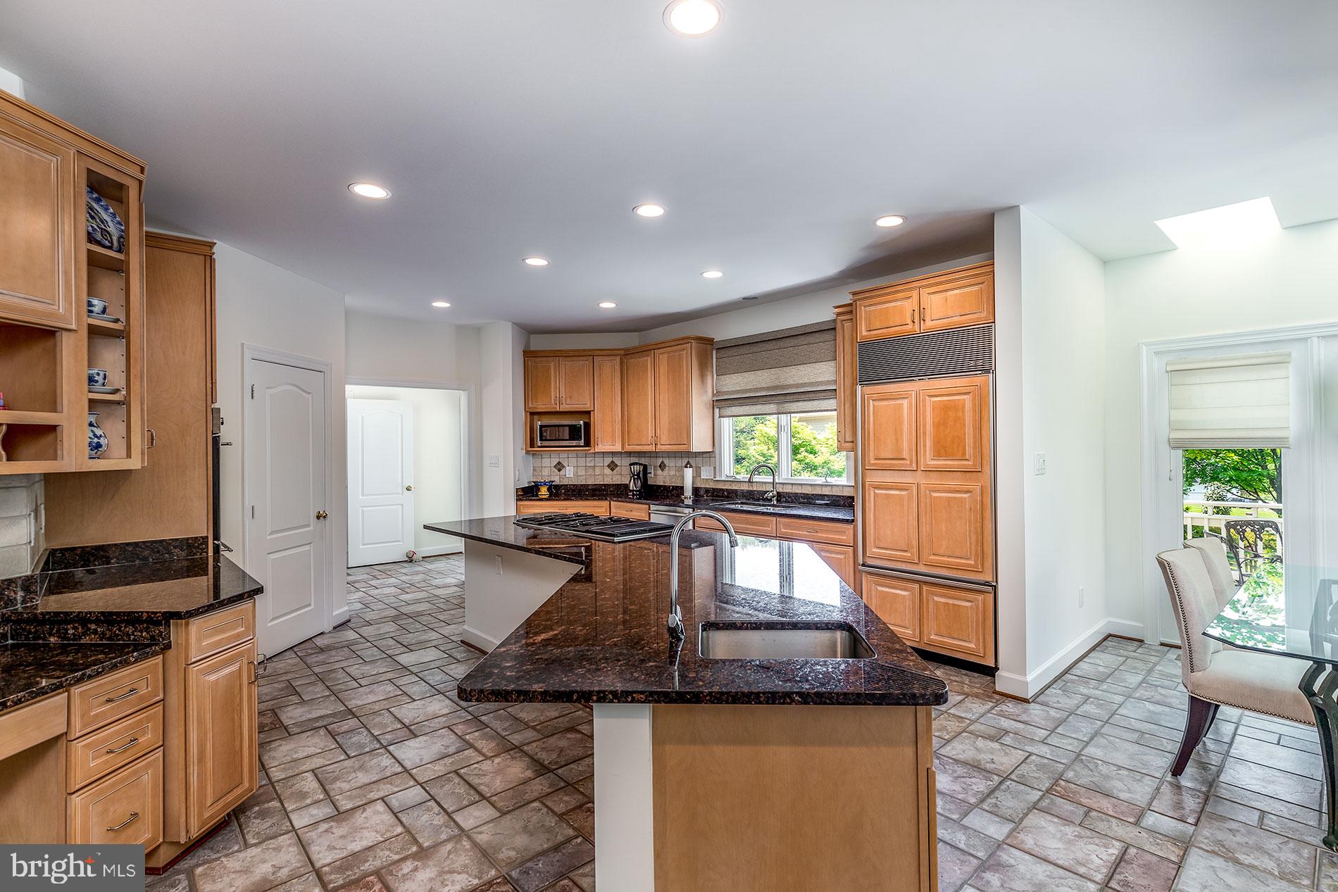 ELGIN MANOR - Residential