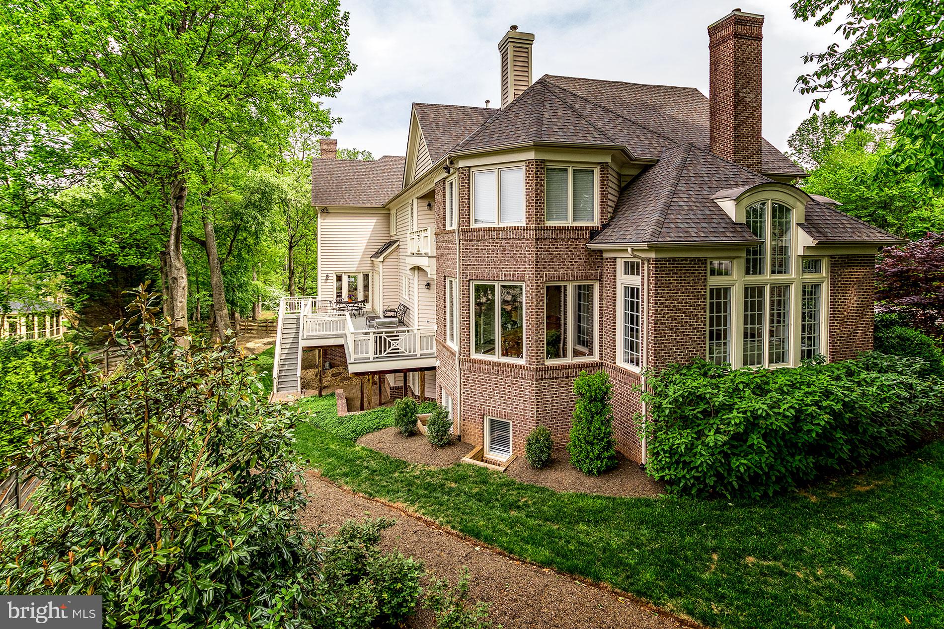 ELGIN MANOR - Residential