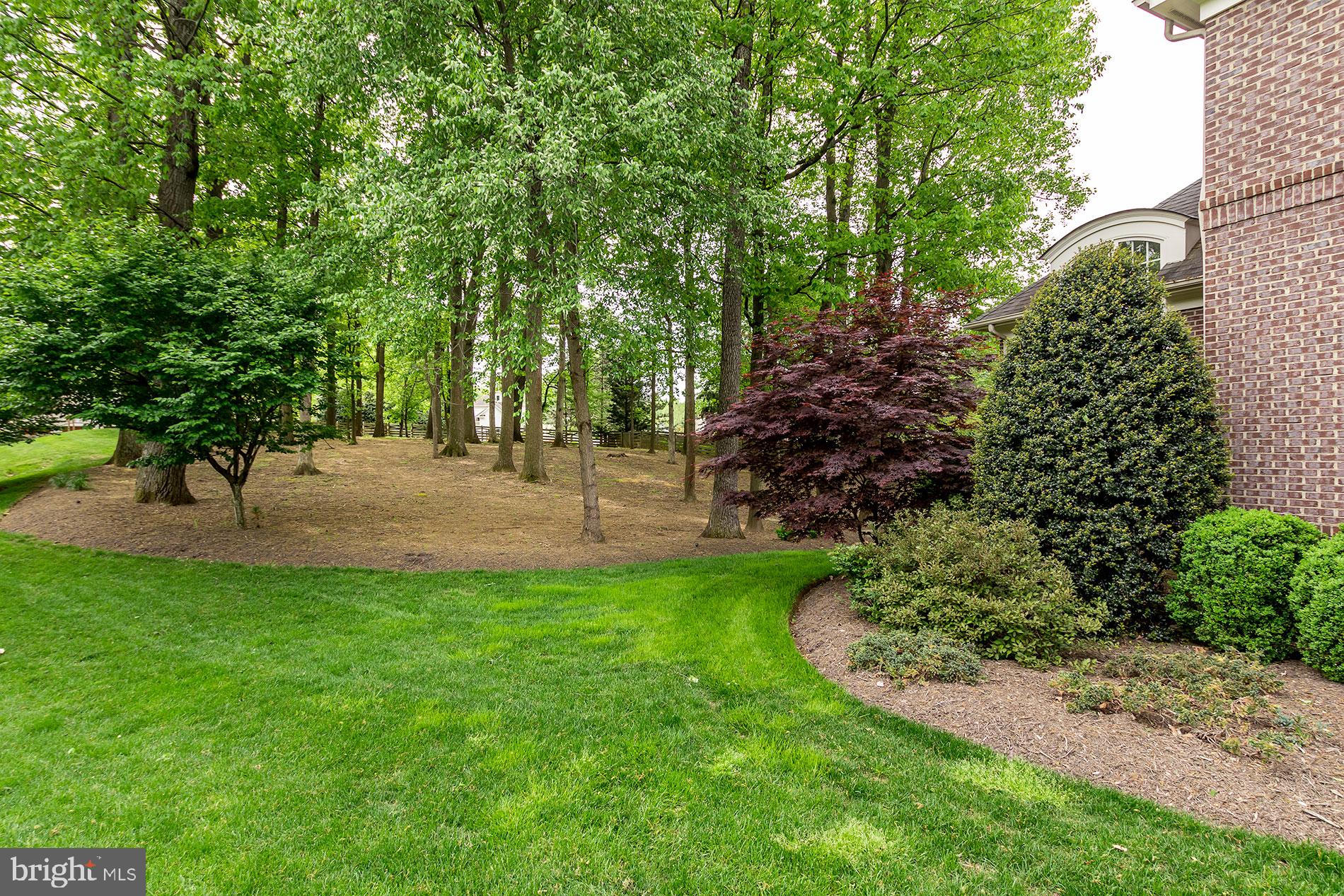 ELGIN MANOR - Residential