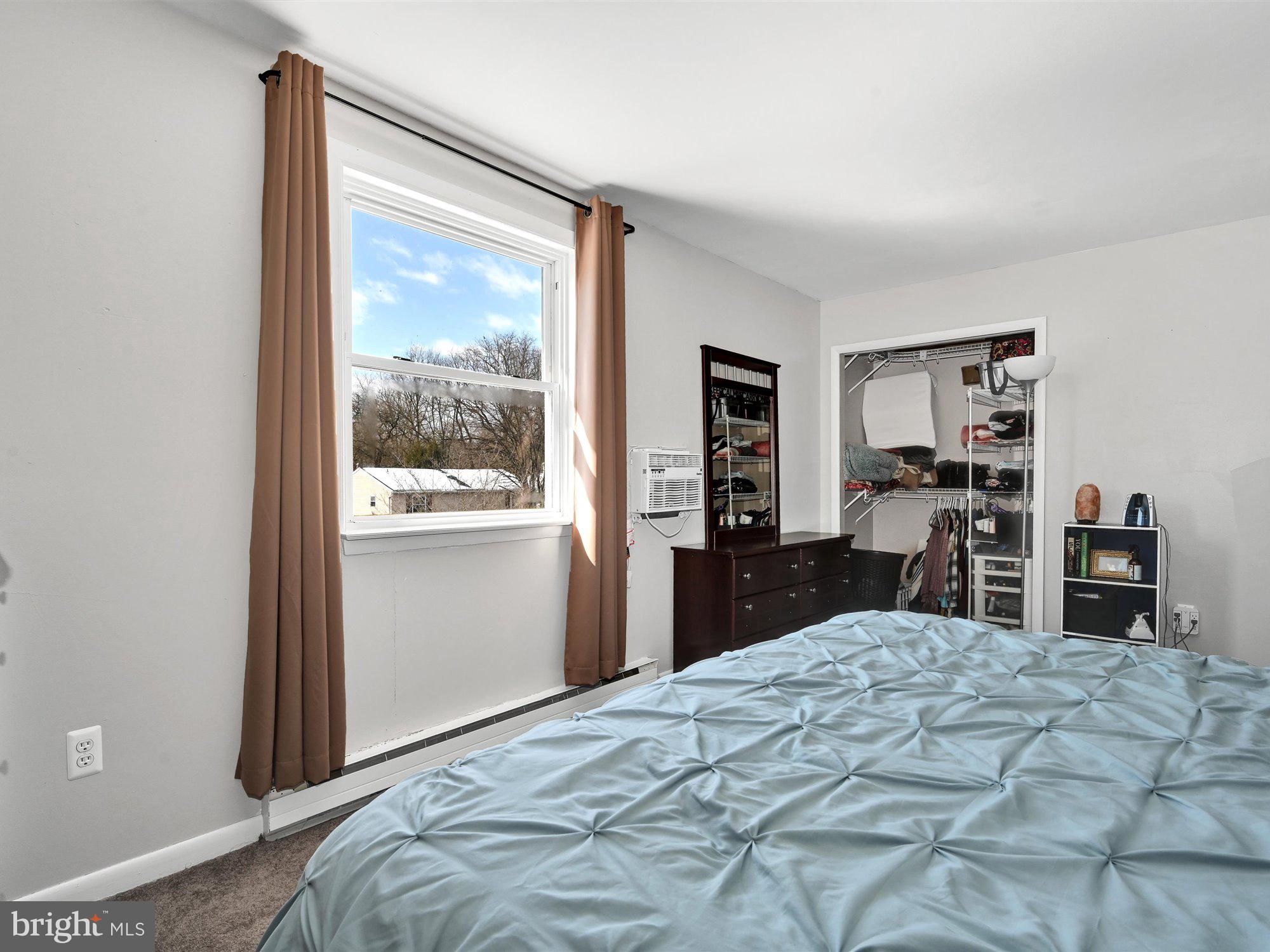 MOUNT JOY - Residential