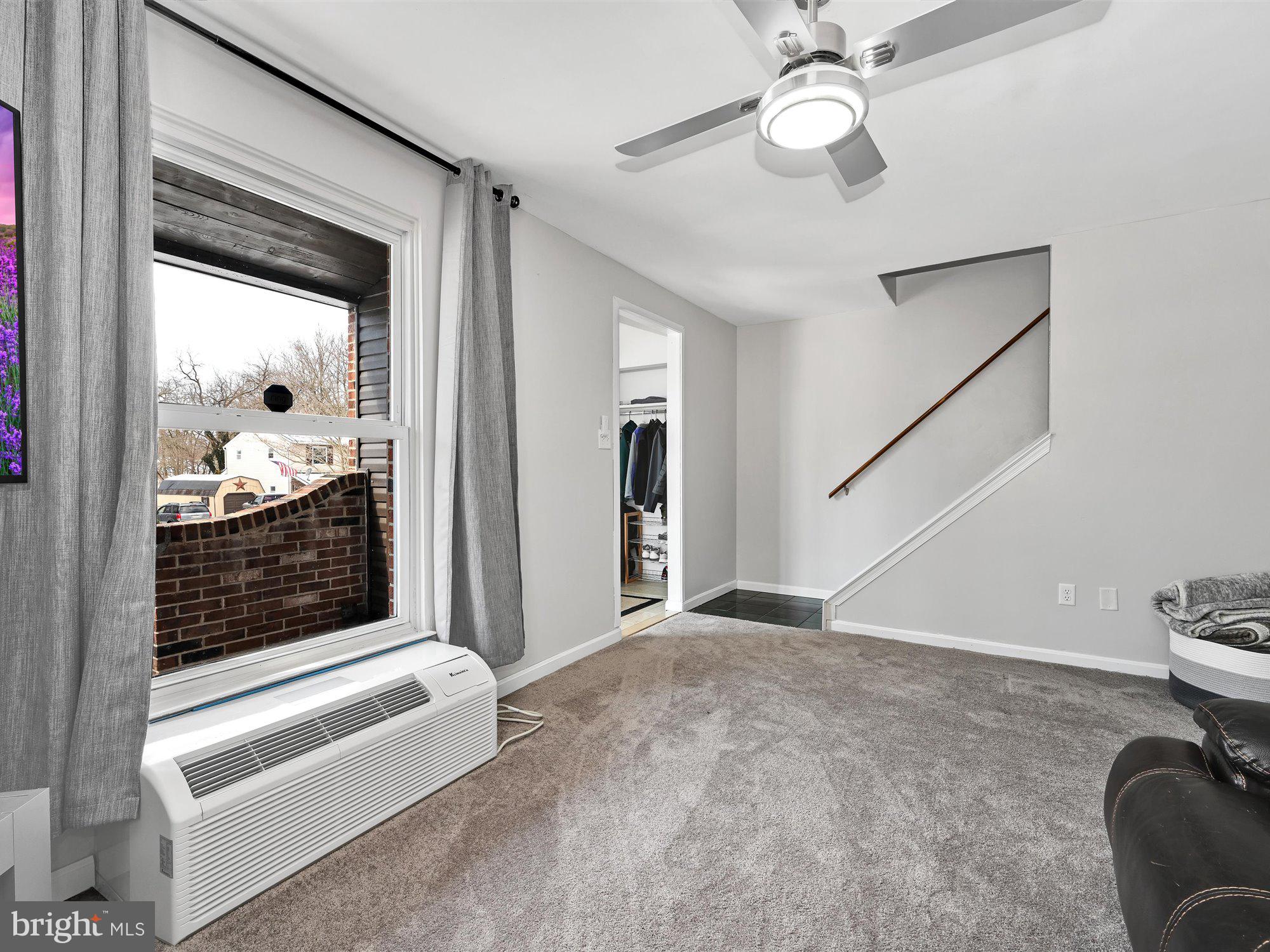 MOUNT JOY - Residential