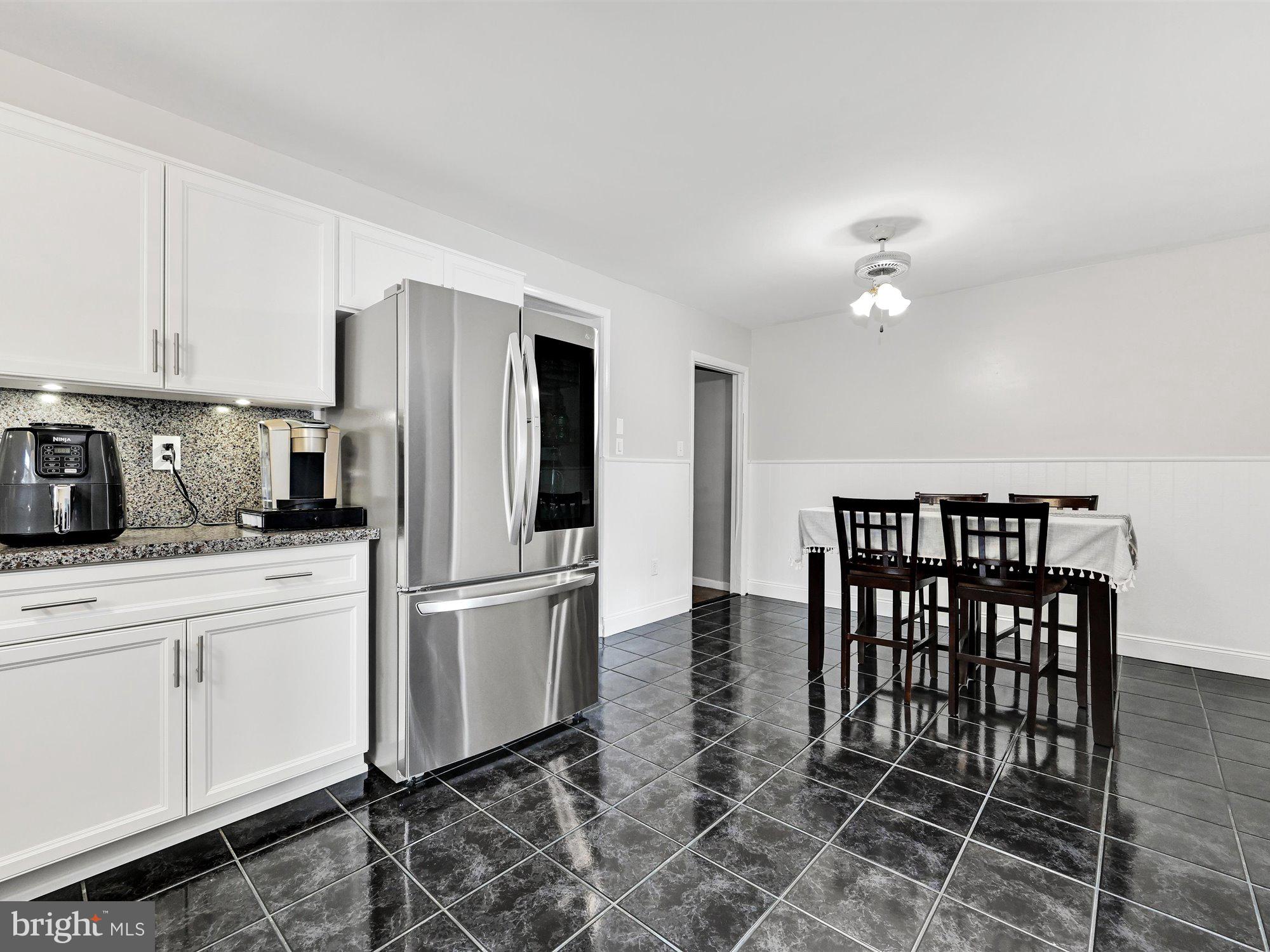 MOUNT JOY - Residential