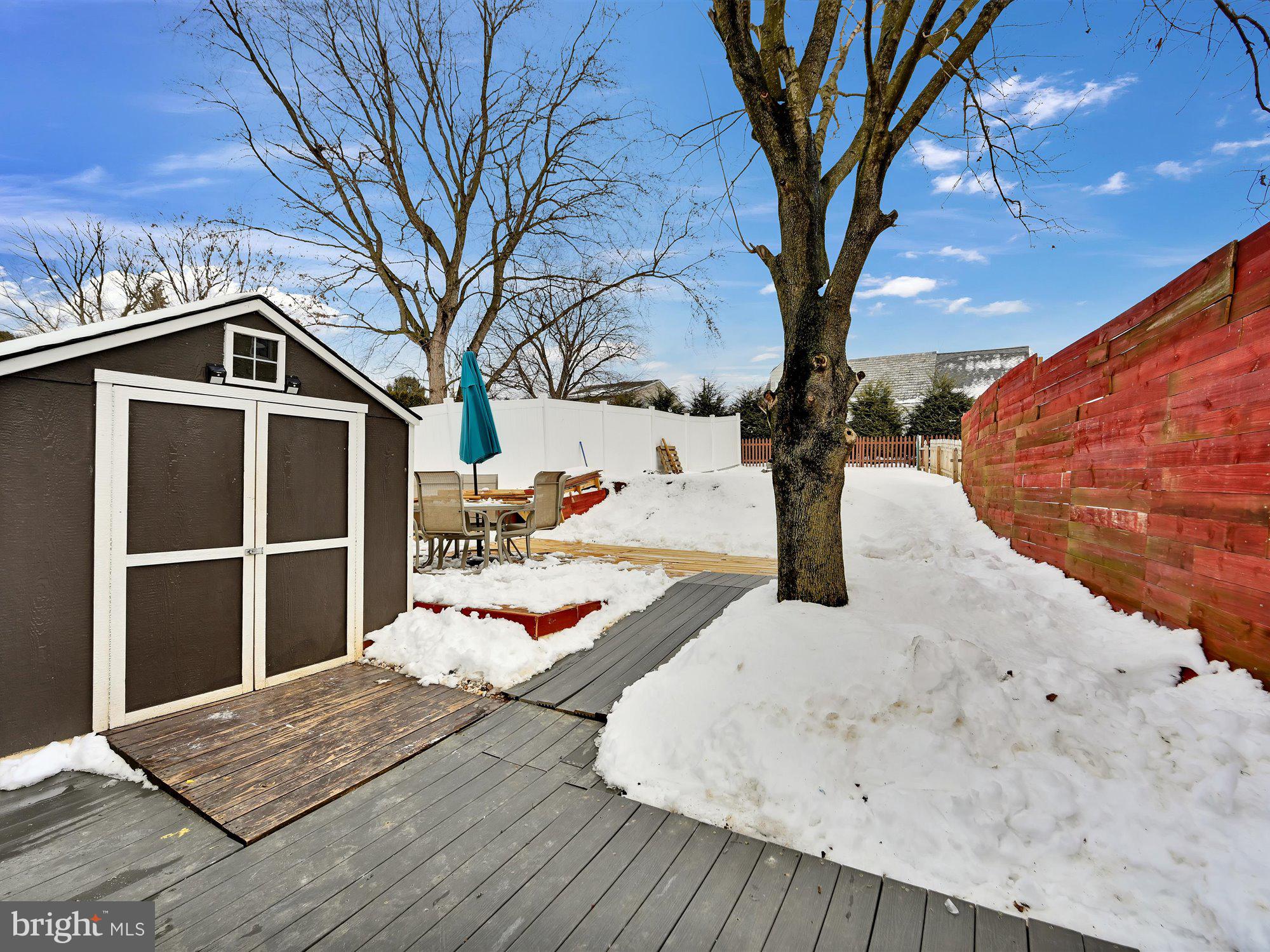 MOUNT JOY - Residential