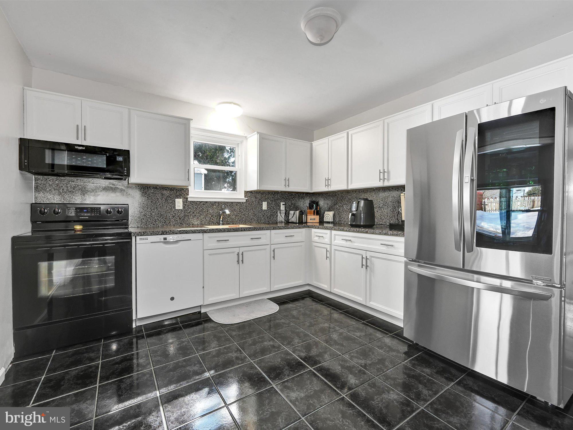 MOUNT JOY - Residential