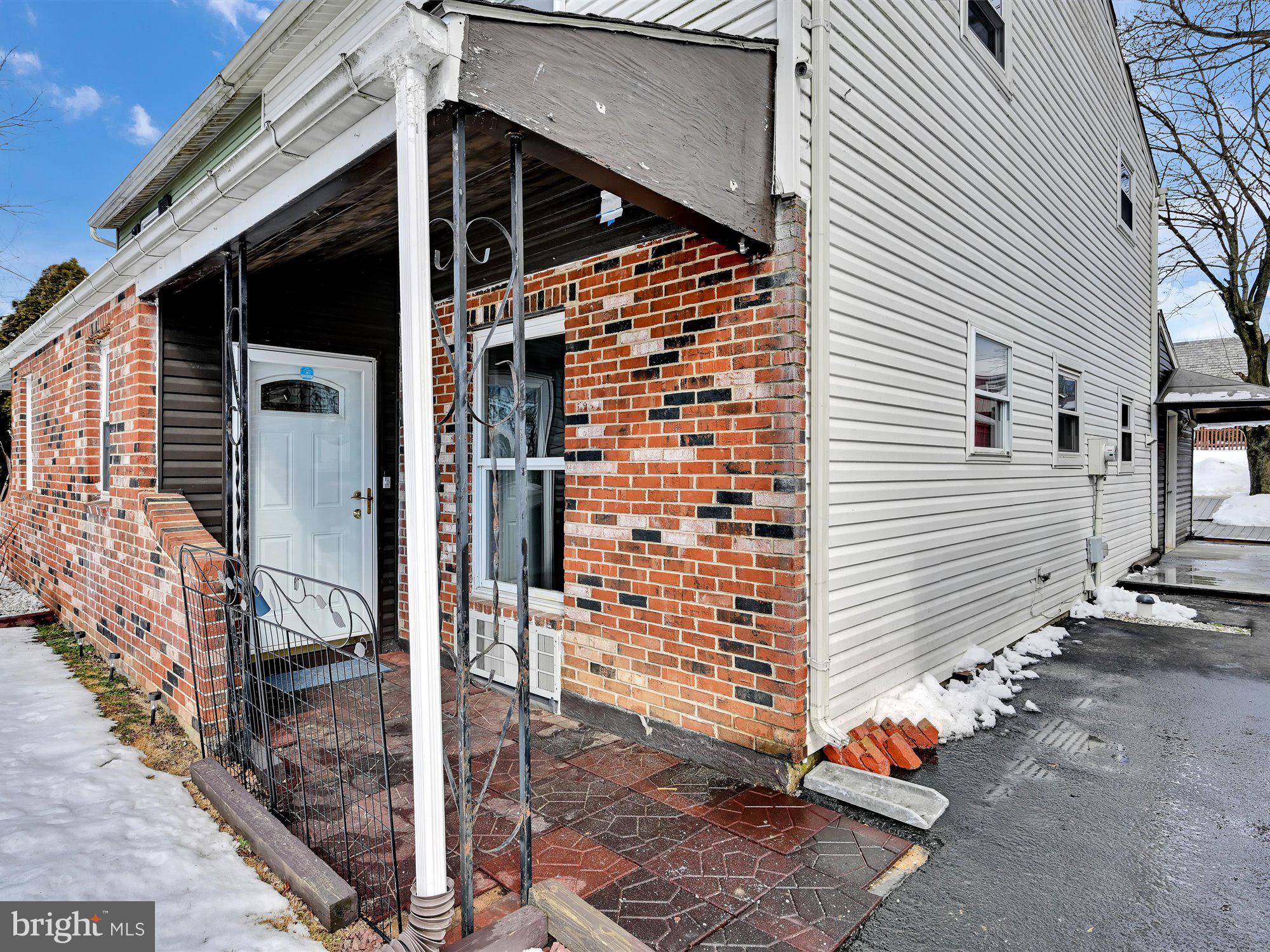 MOUNT JOY - Residential