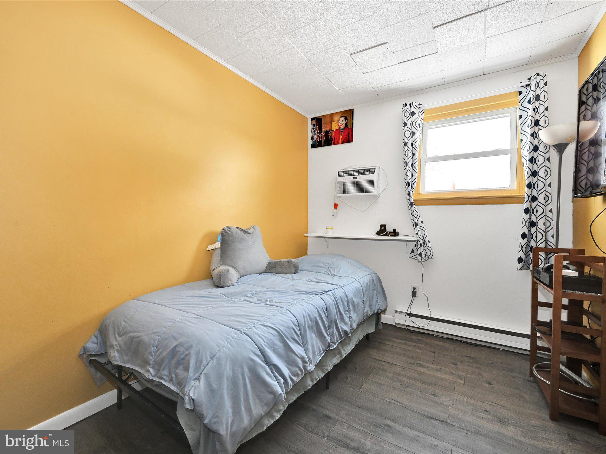 MOUNT JOY - Residential