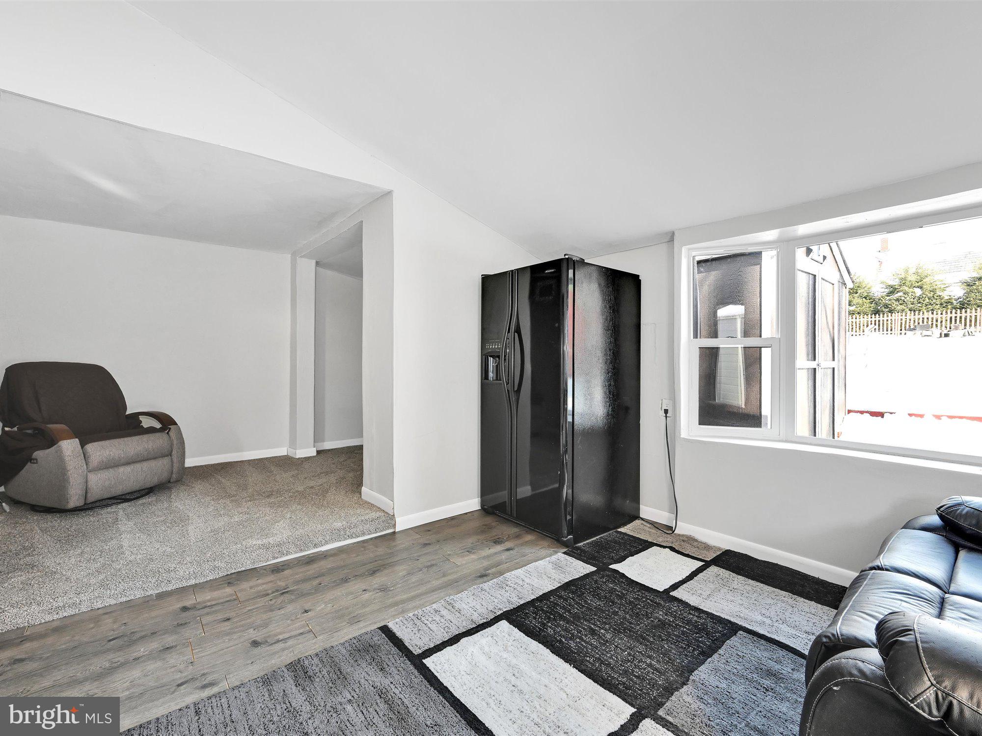 MOUNT JOY - Residential