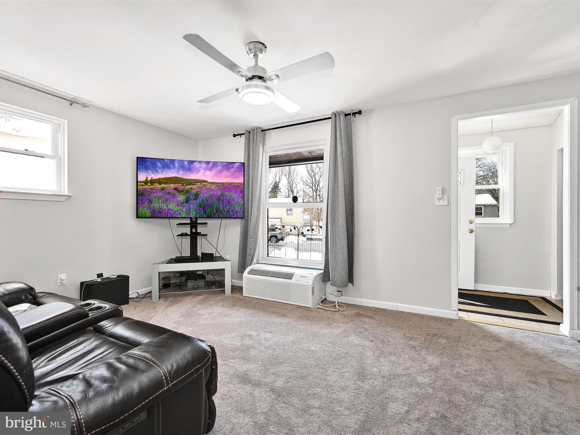 MOUNT JOY - Residential