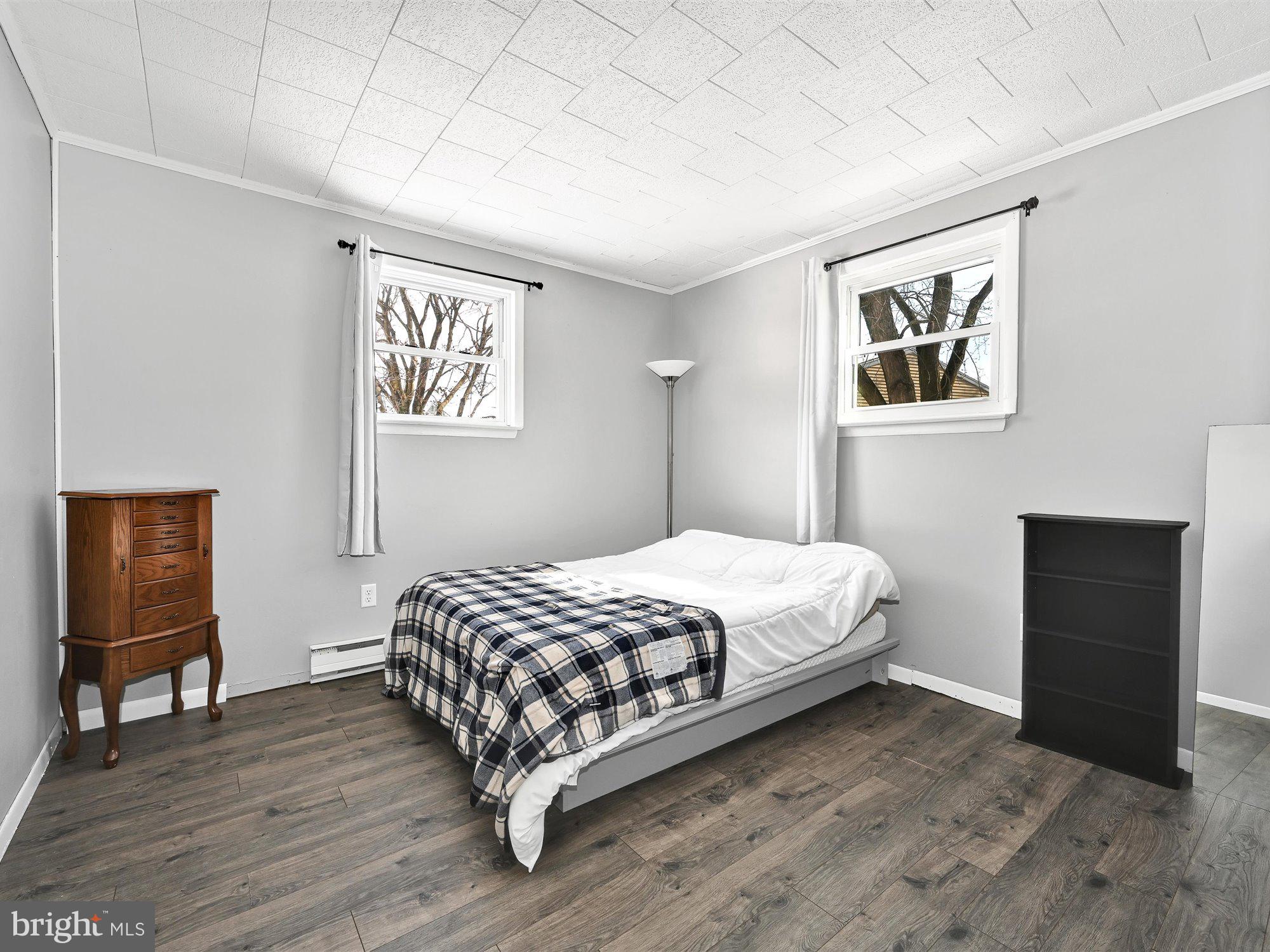 MOUNT JOY - Residential