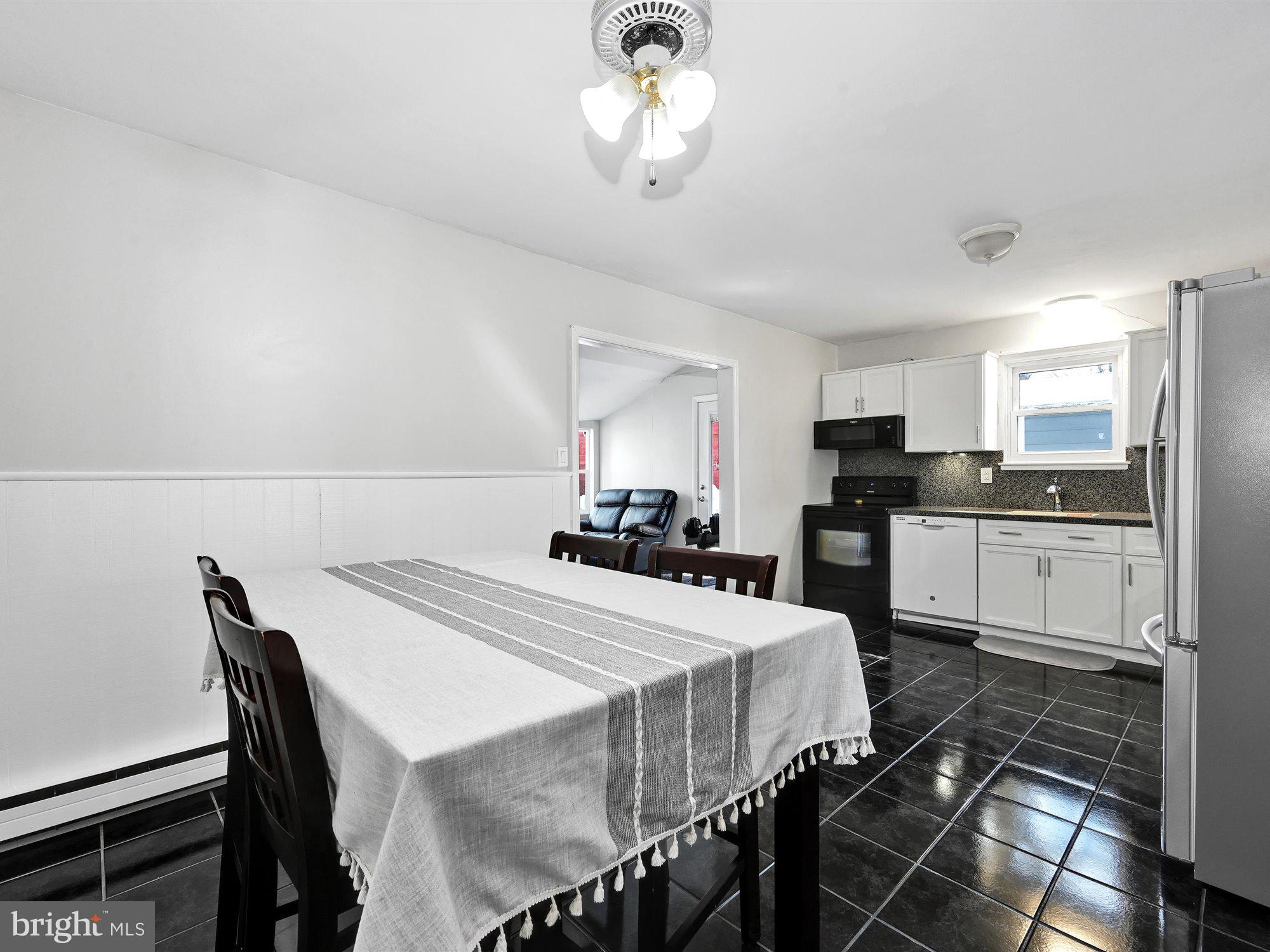 MOUNT JOY - Residential