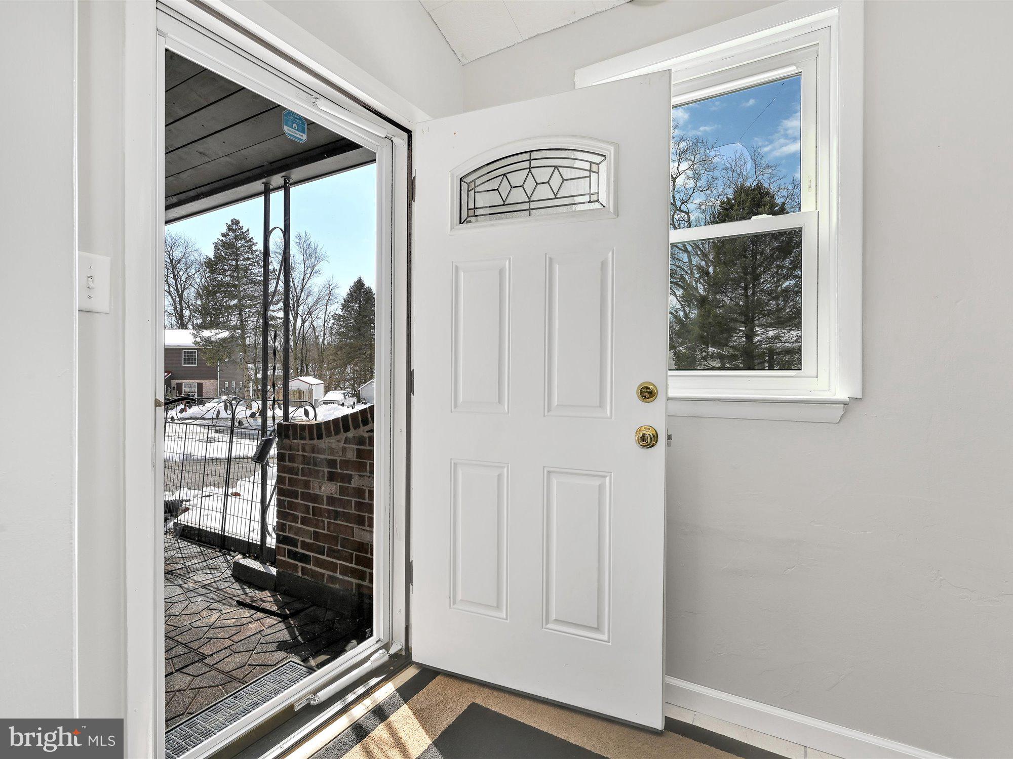 MOUNT JOY - Residential