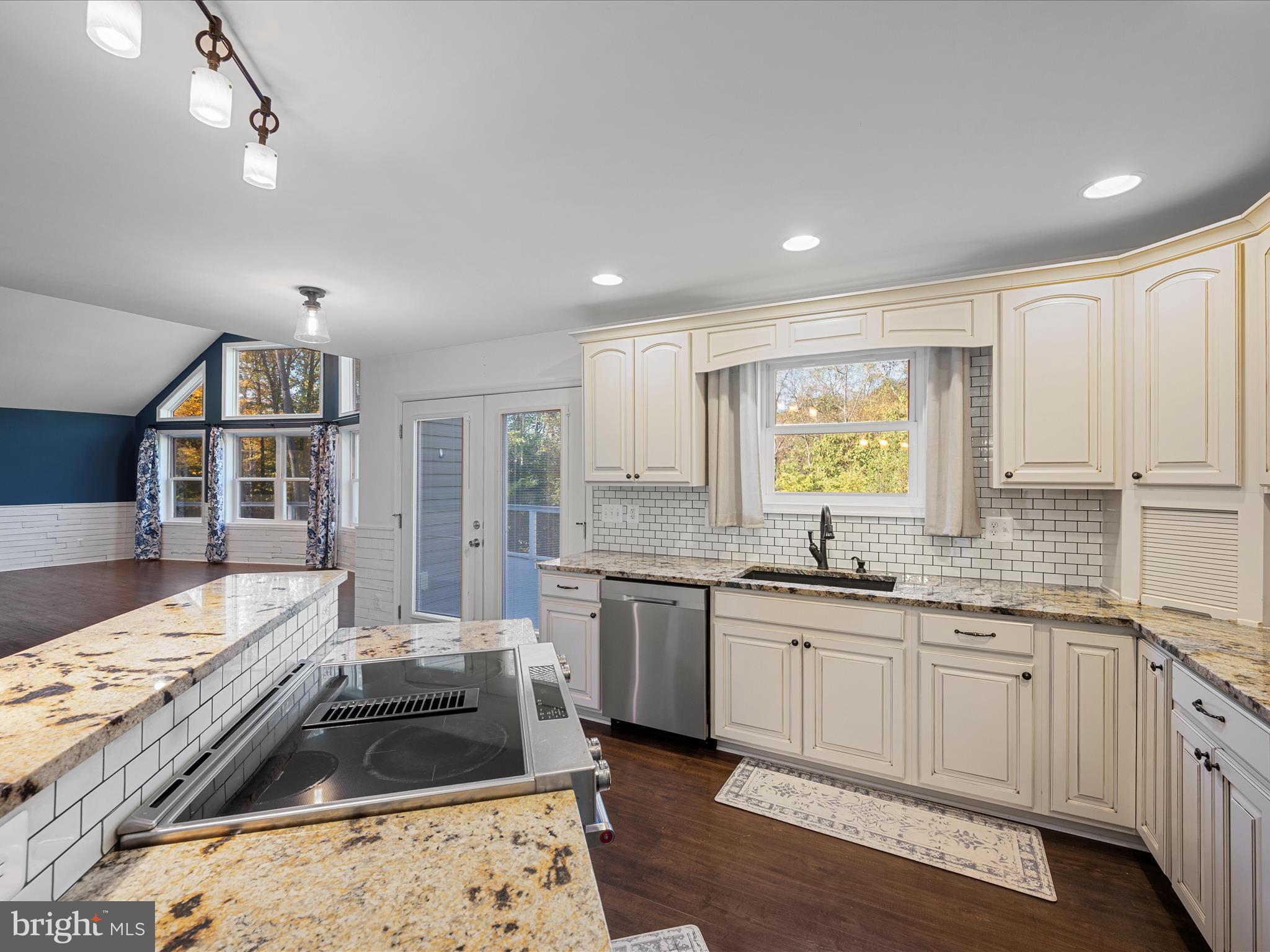 CHERRY RIDGE - Residential