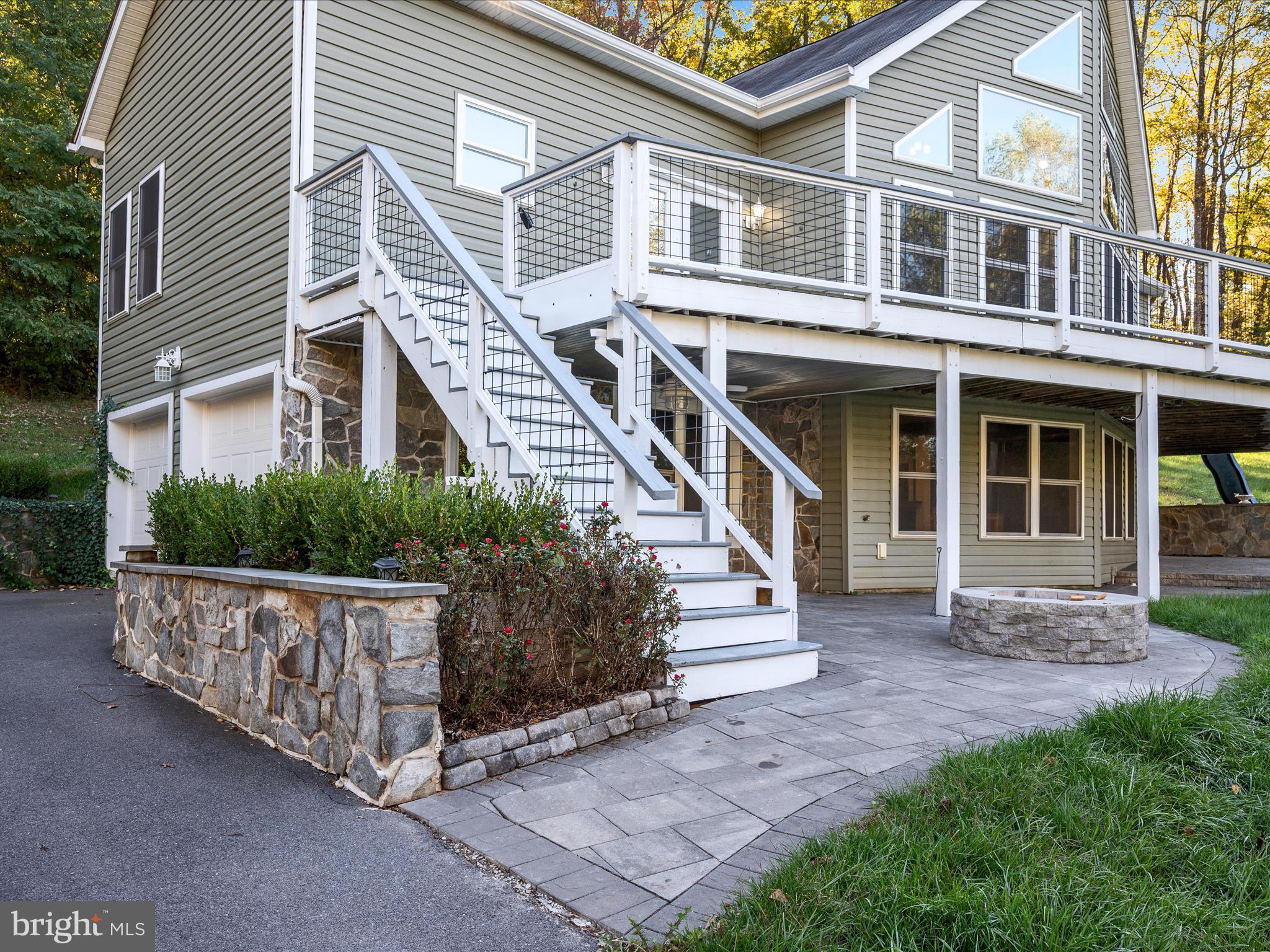 10 WESTVIEW DRIVE