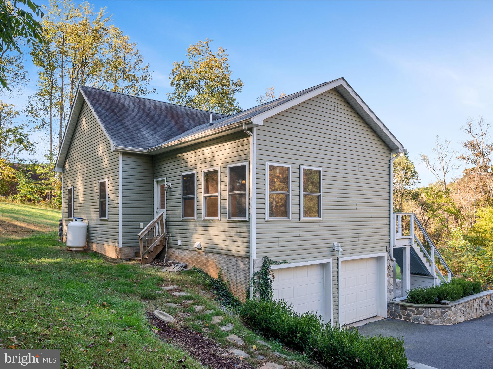 10 WESTVIEW DRIVE