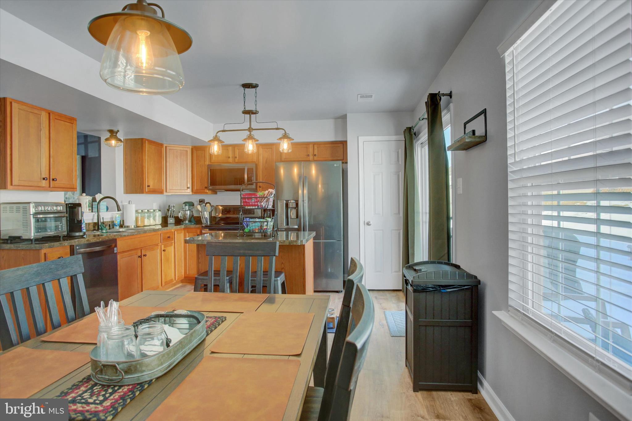 ROLLING HILLS - Residential